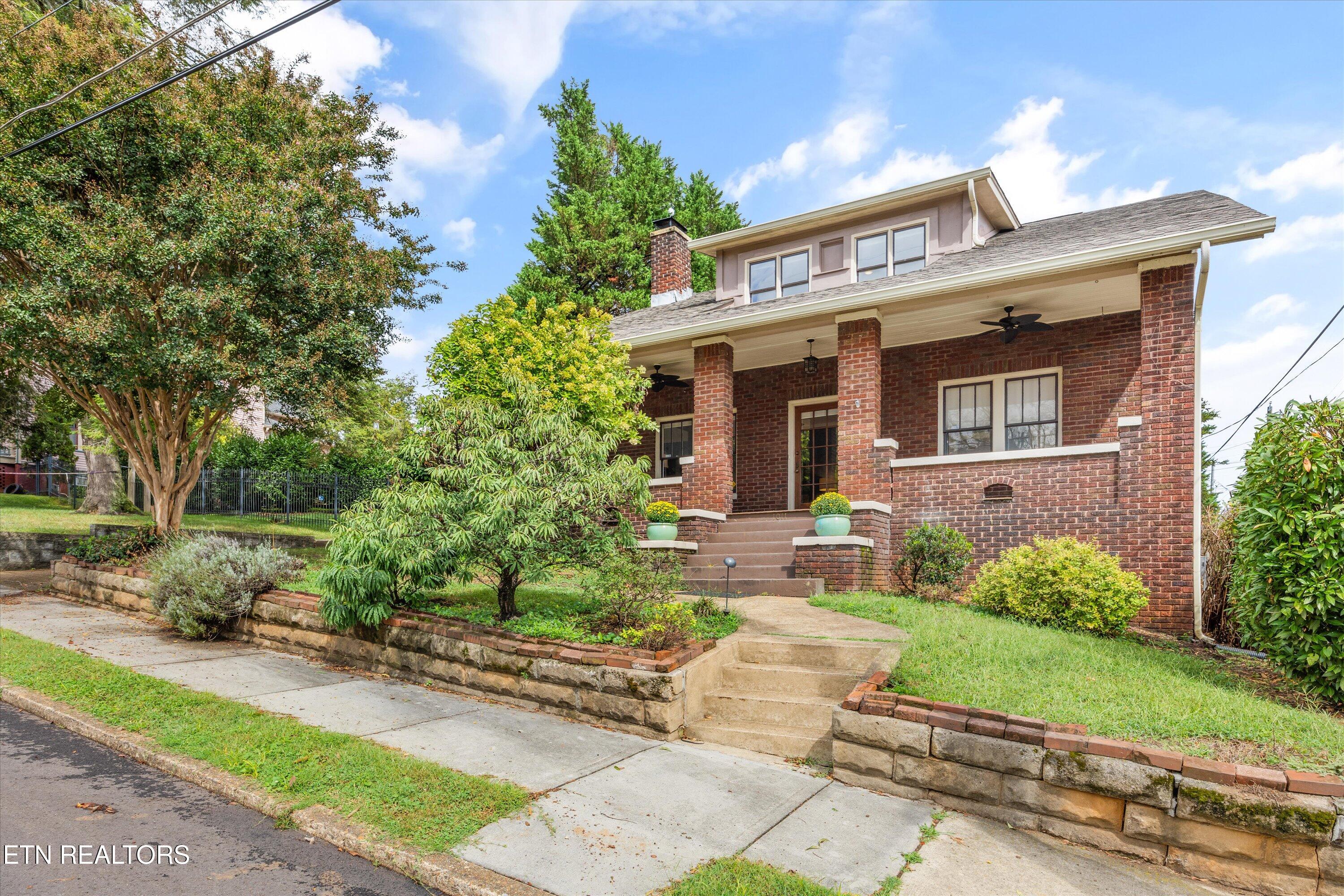 1011 Thompson Place