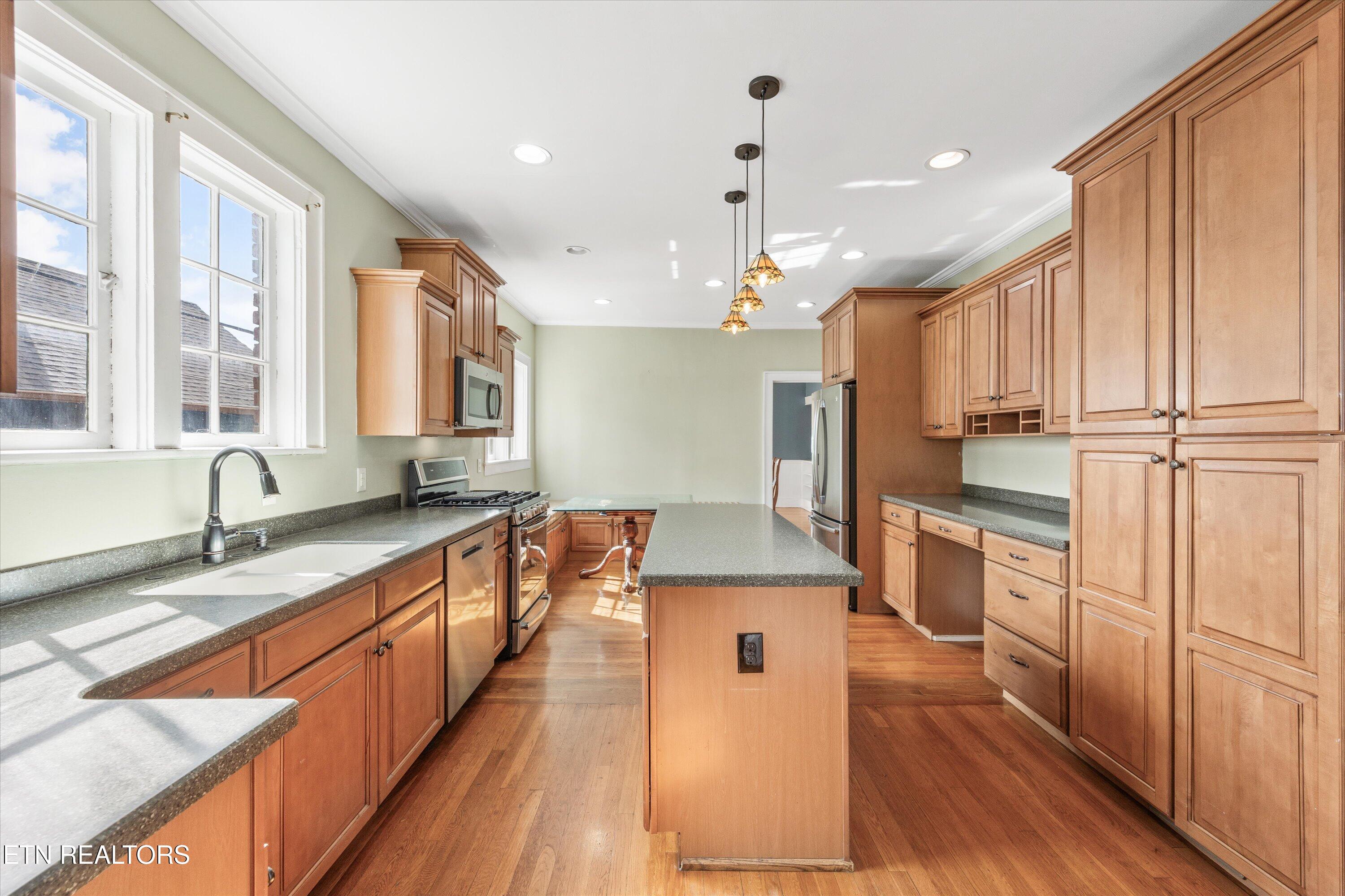1011 Thompson Place