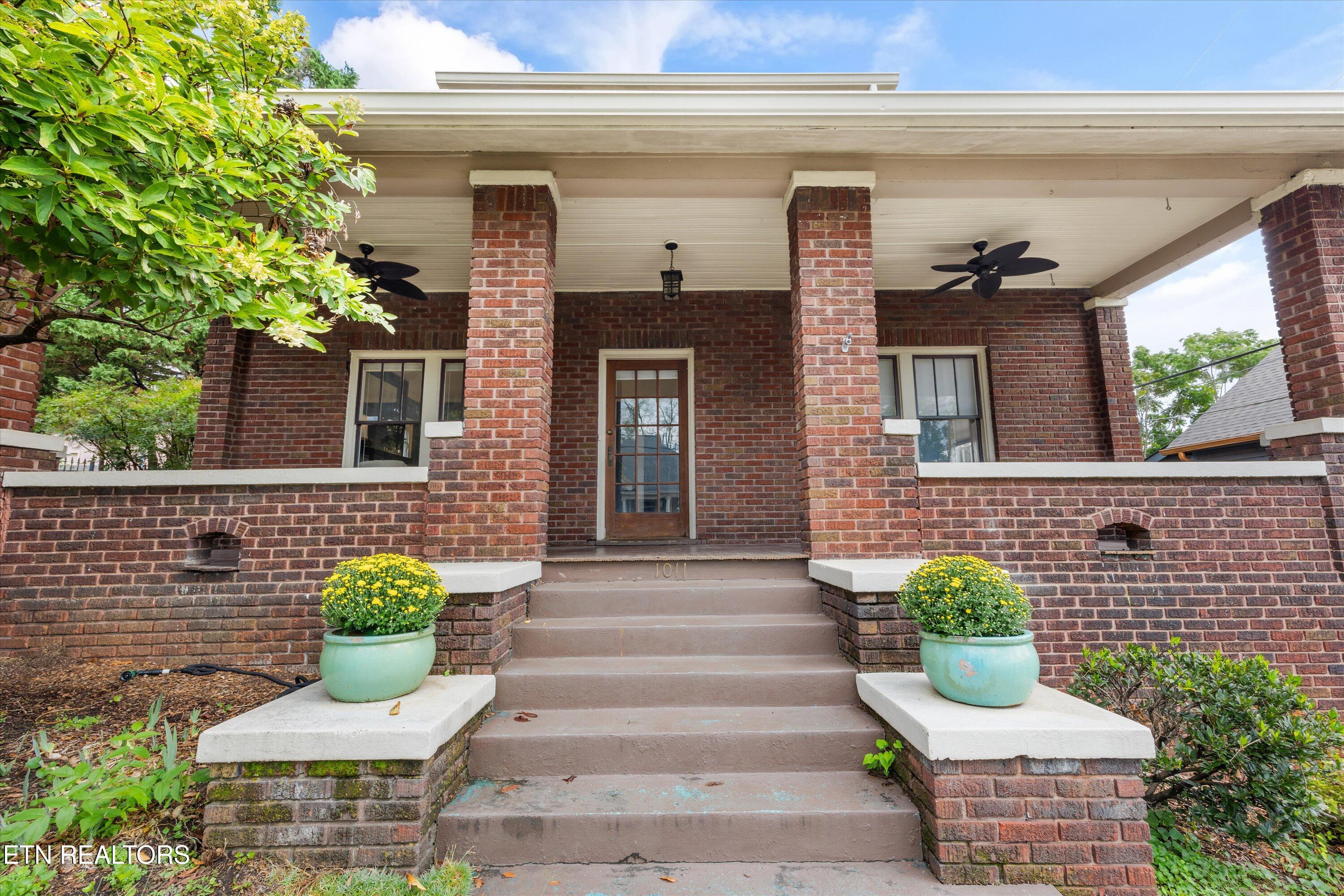 1011 Thompson Place