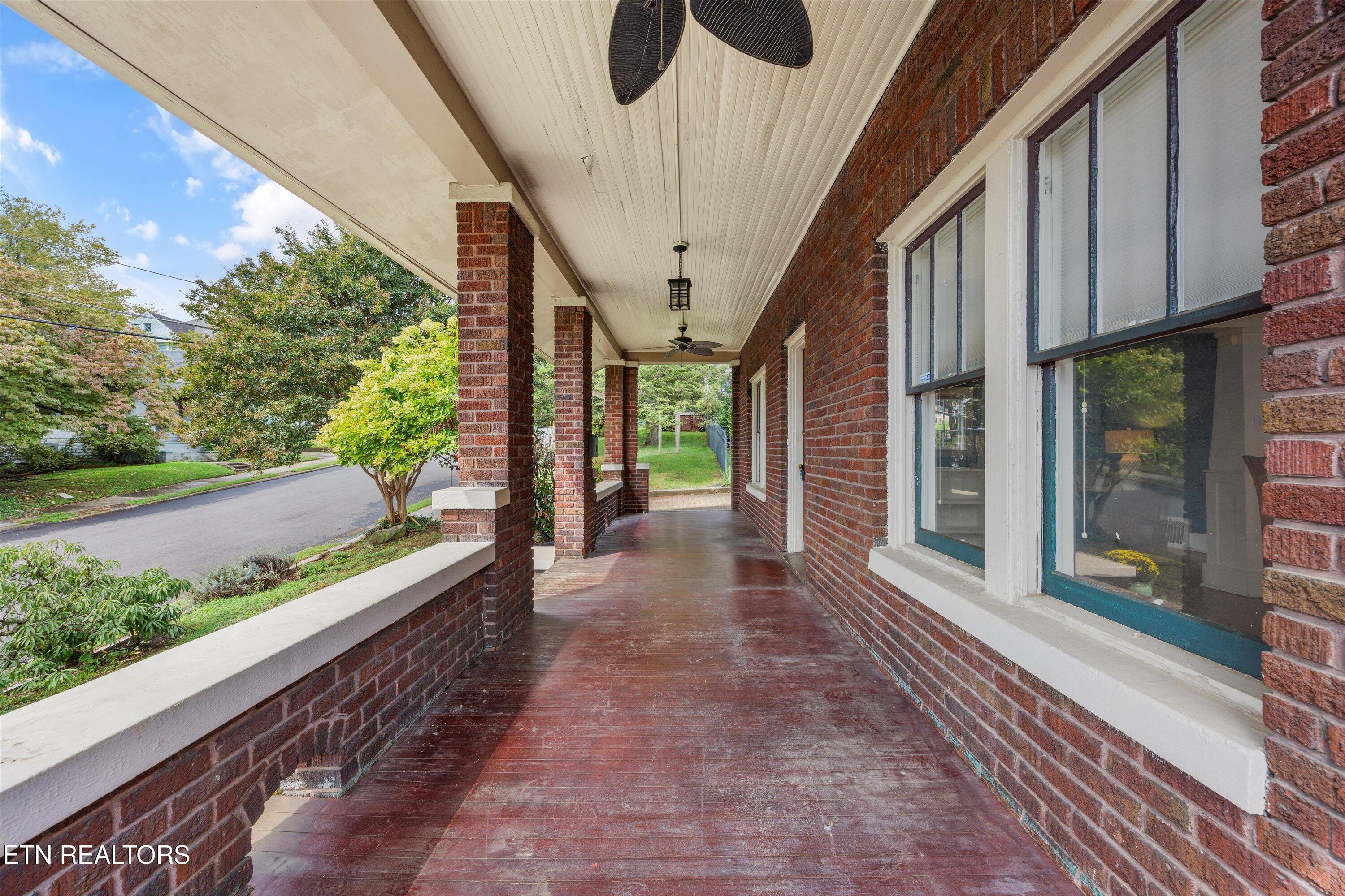 1011 Thompson Place