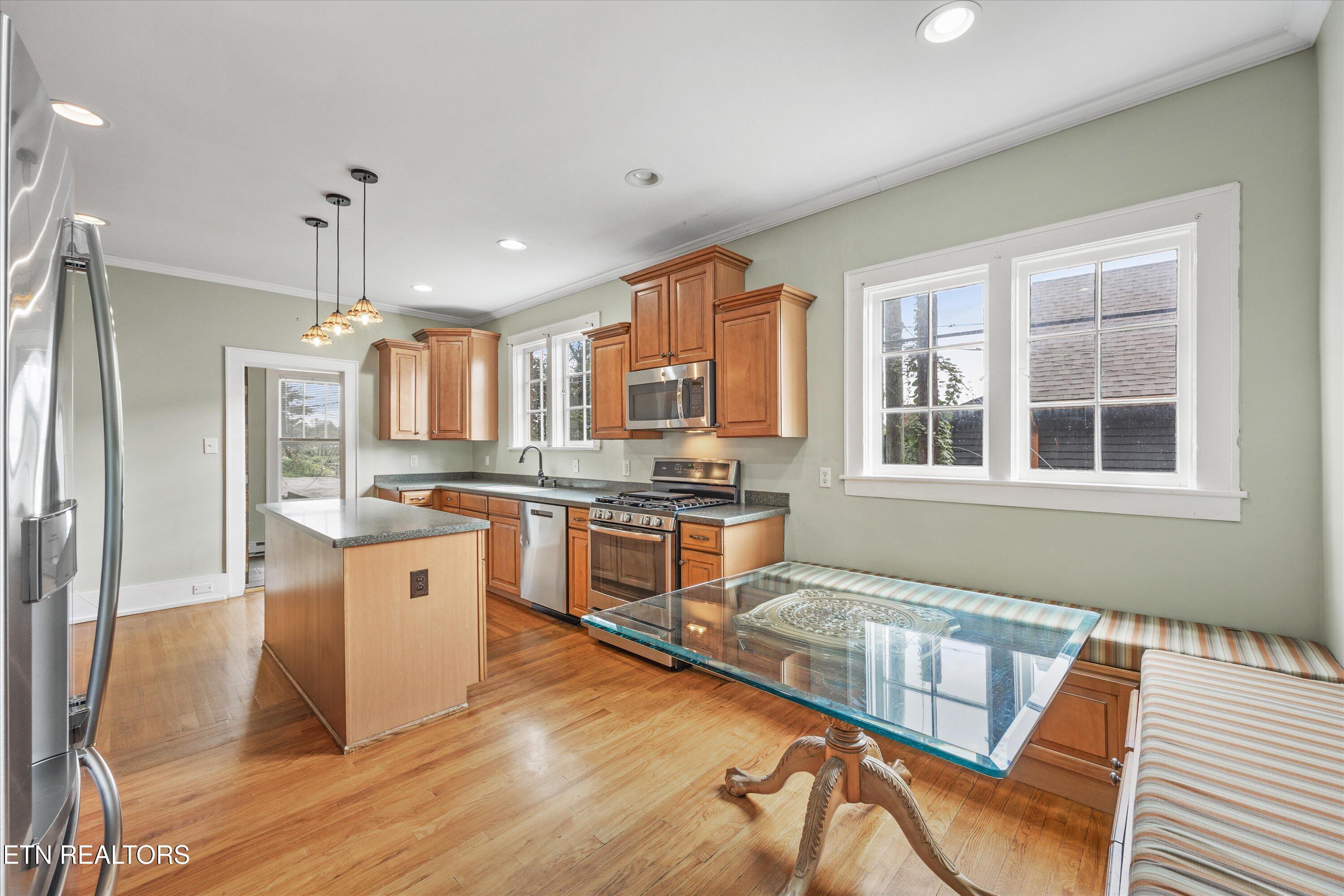 1011 Thompson Place