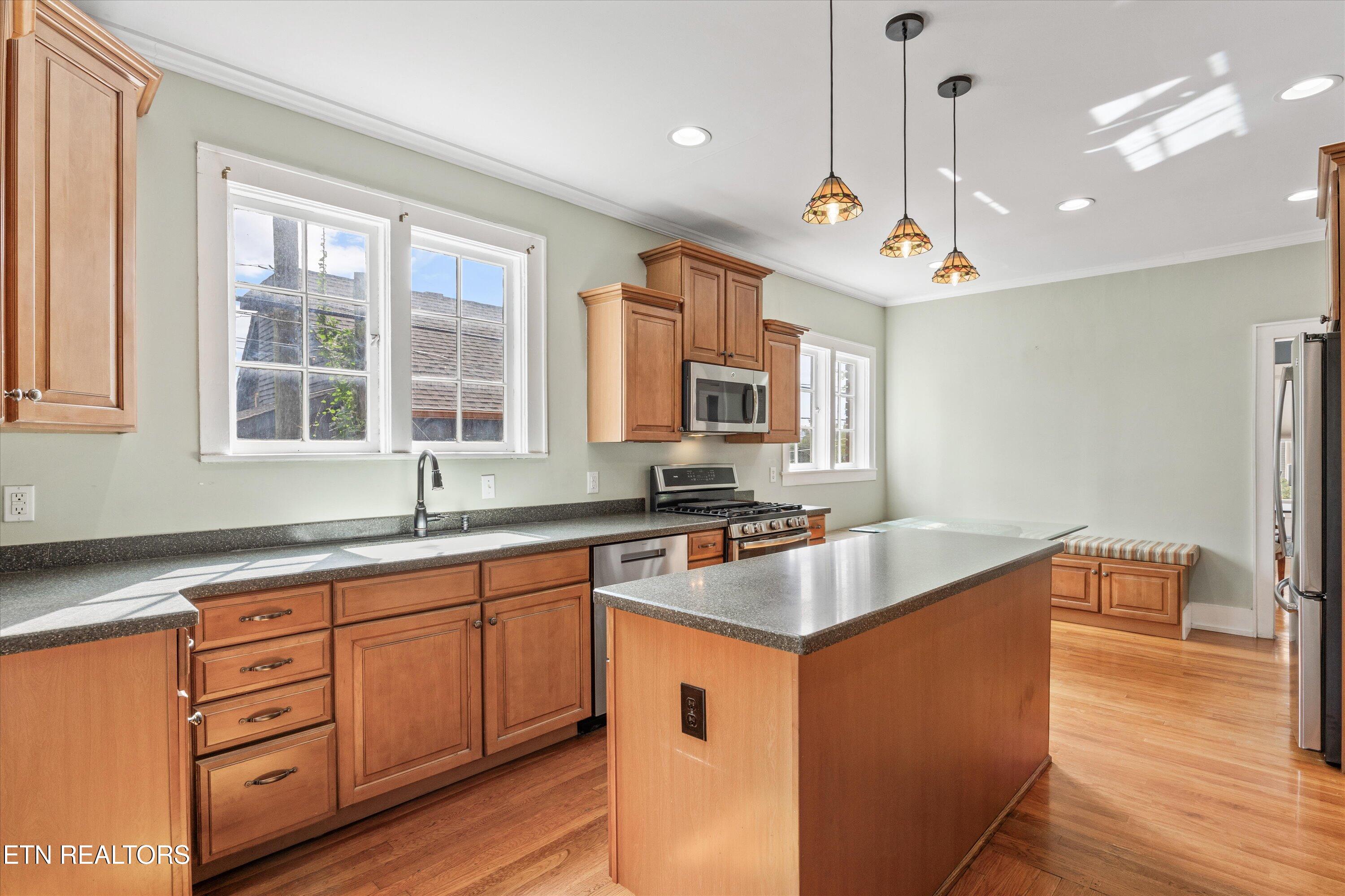 1011 Thompson Place
