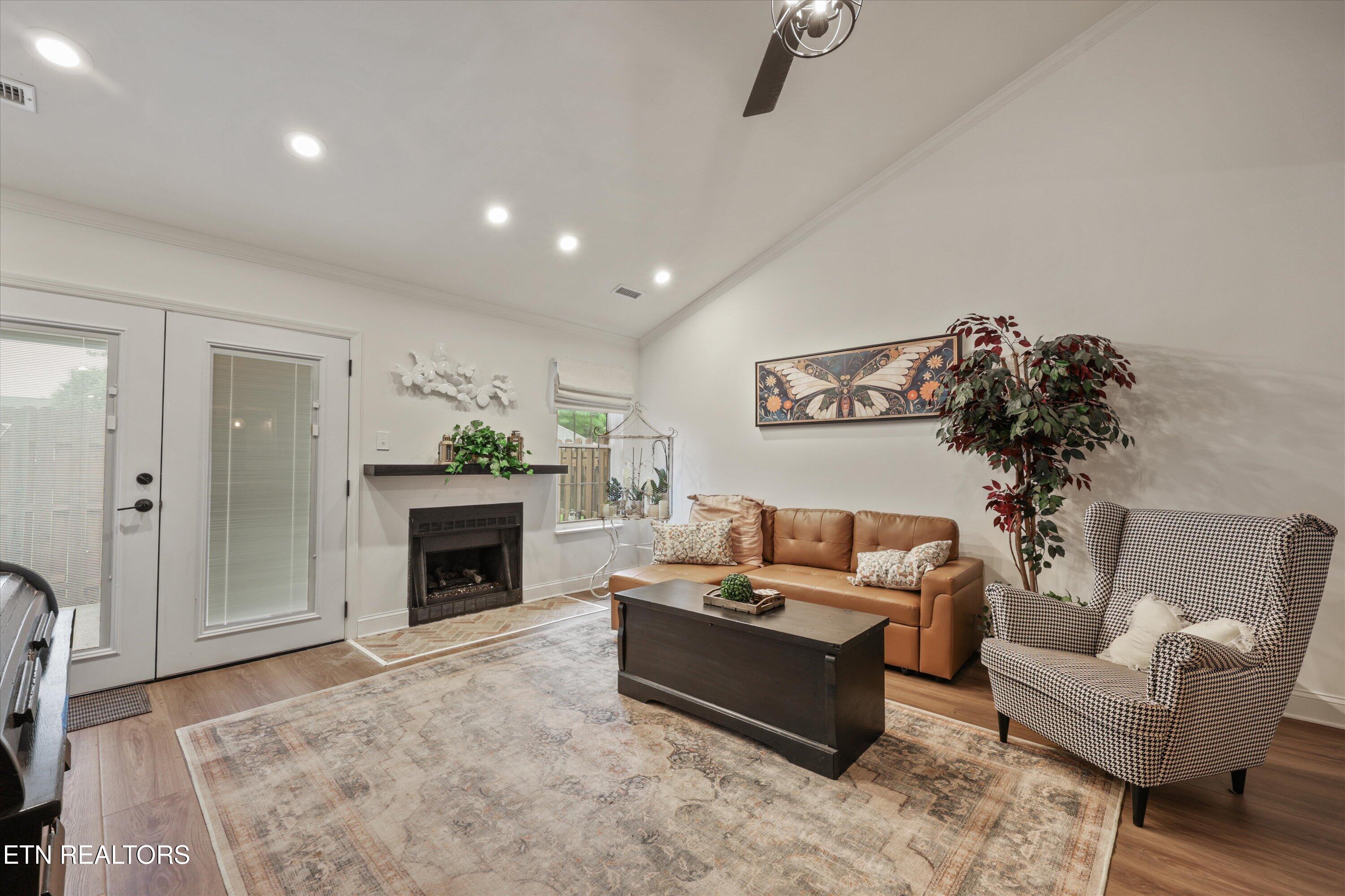 665 Farragut Commons Drive