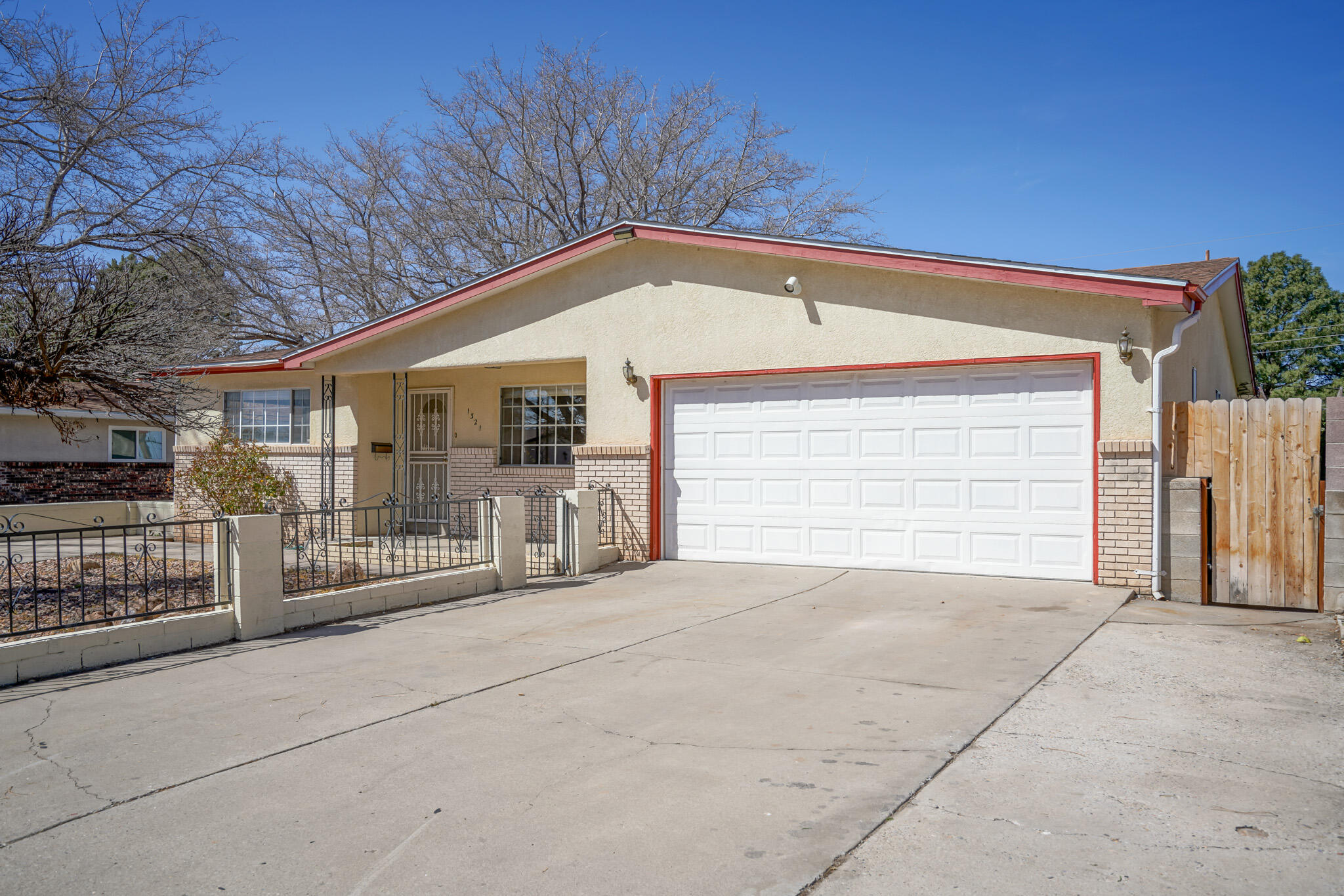 1321 Espejo Street NE