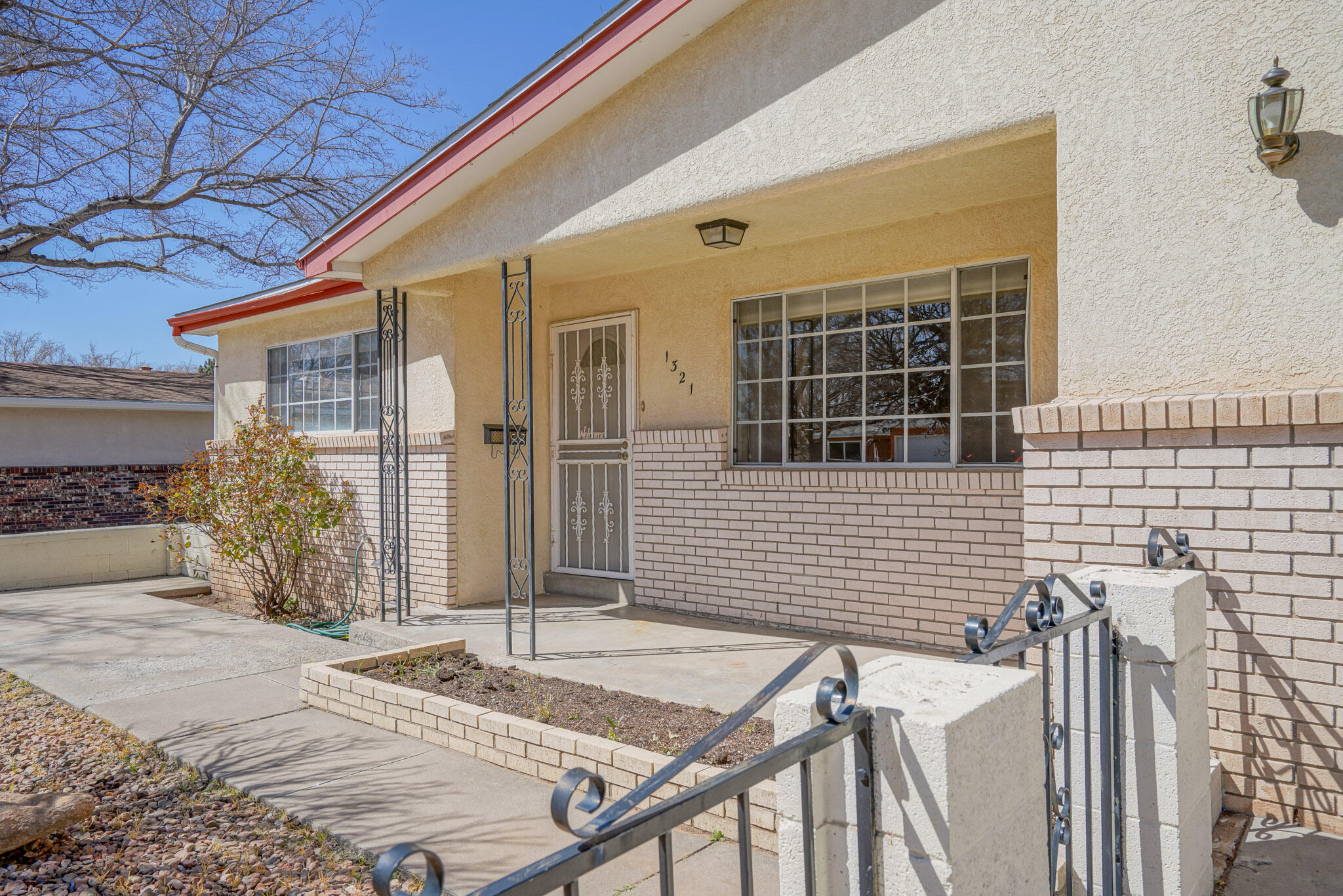 1321 Espejo Street NE