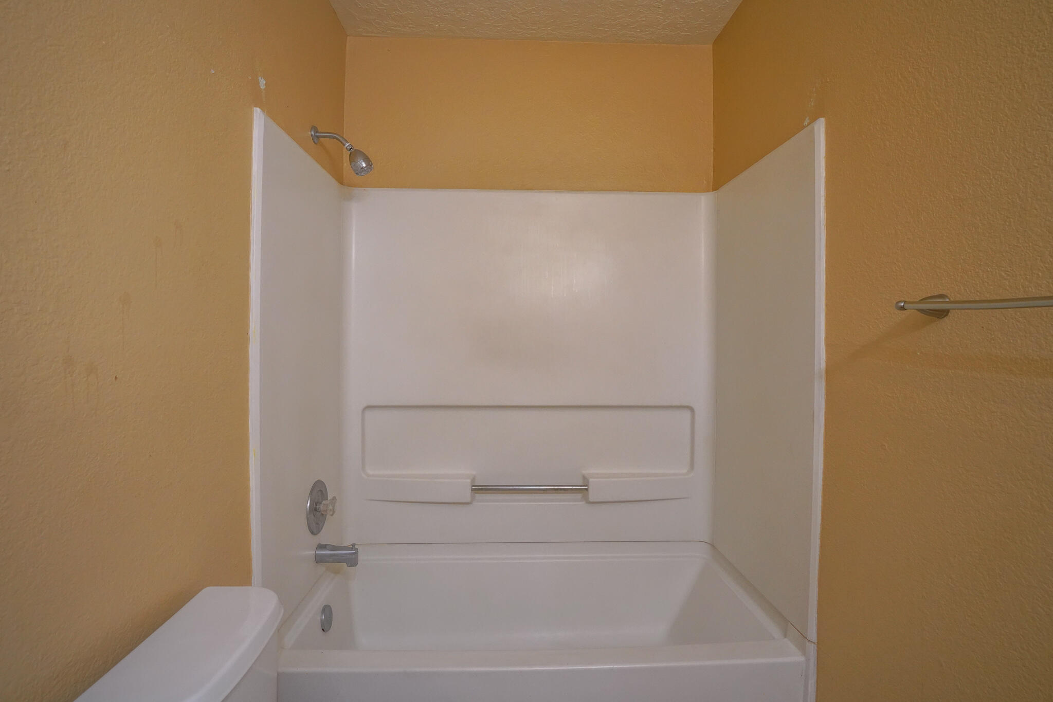 2823 Quail Pointe Drive NW