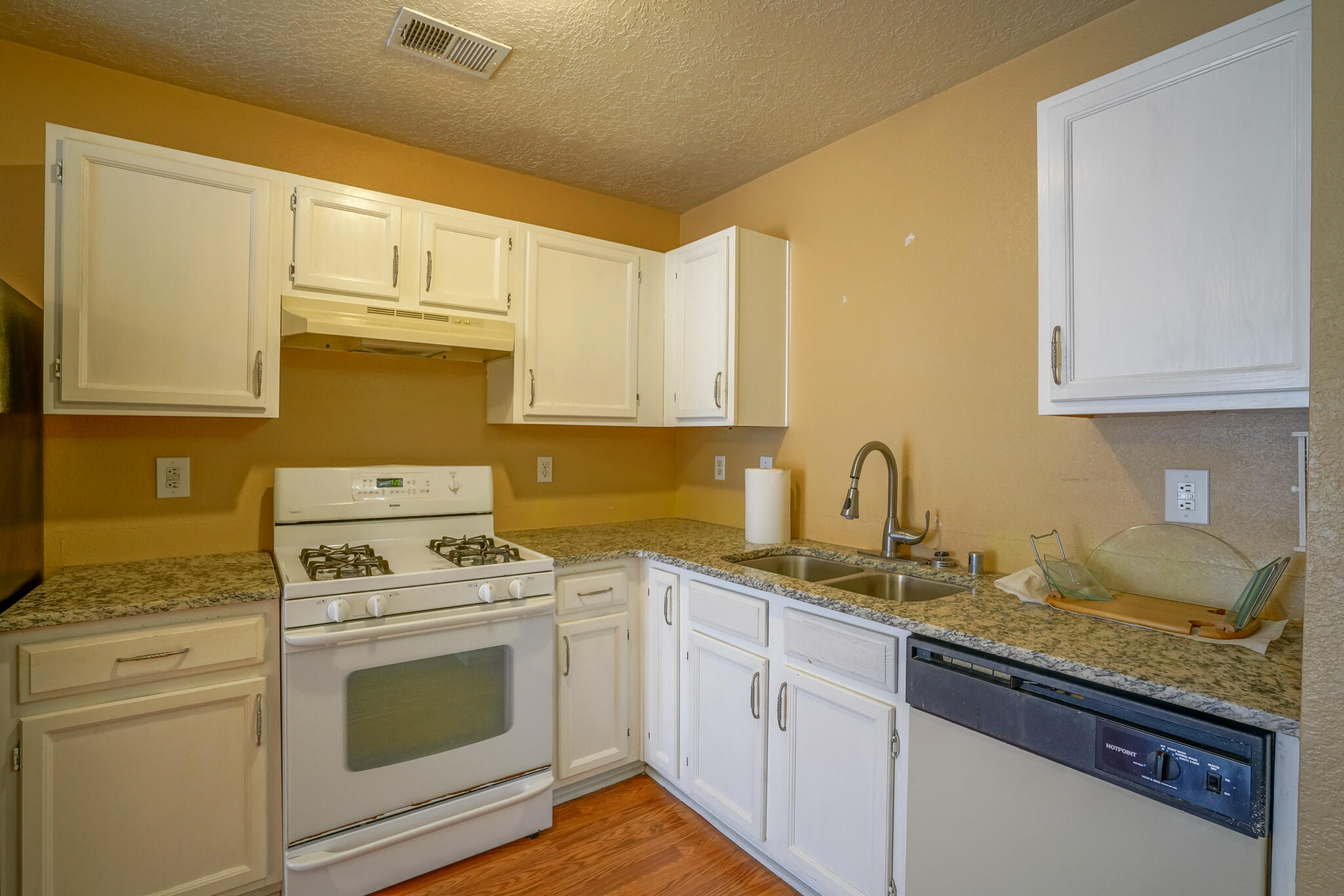 2823 Quail Pointe Drive NW