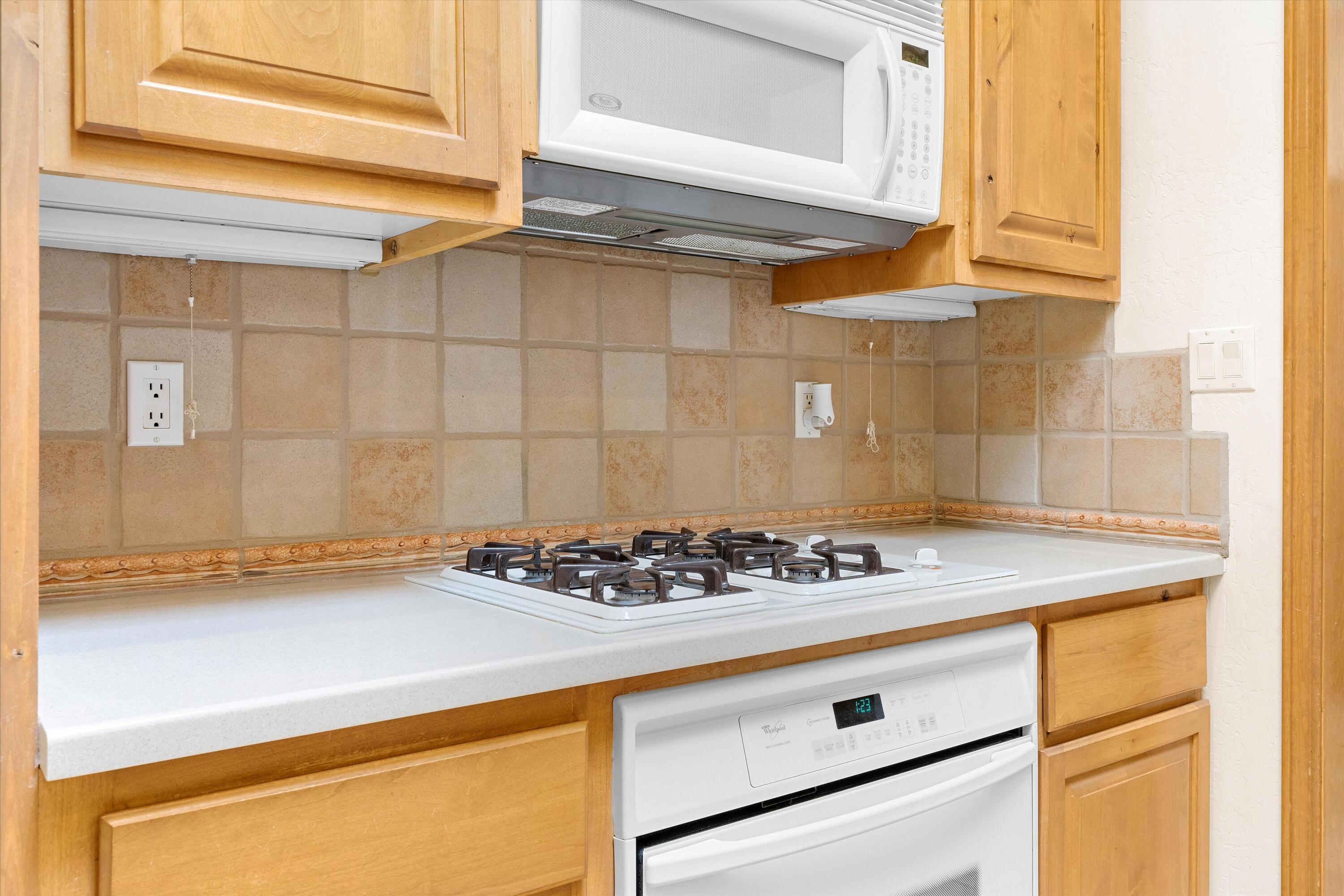 8800 Desert Finch Lane NE