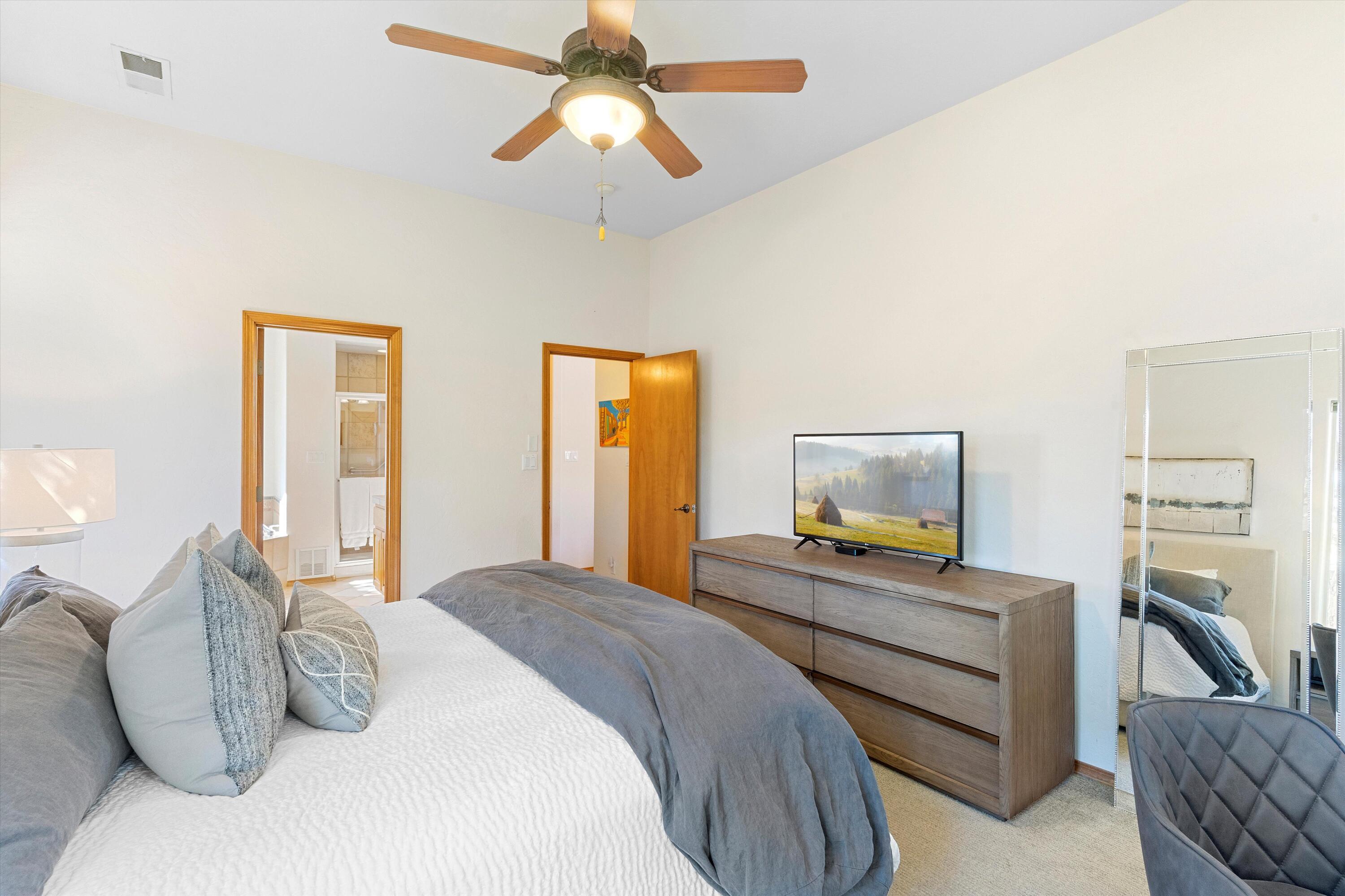 8800 Desert Finch Lane NE