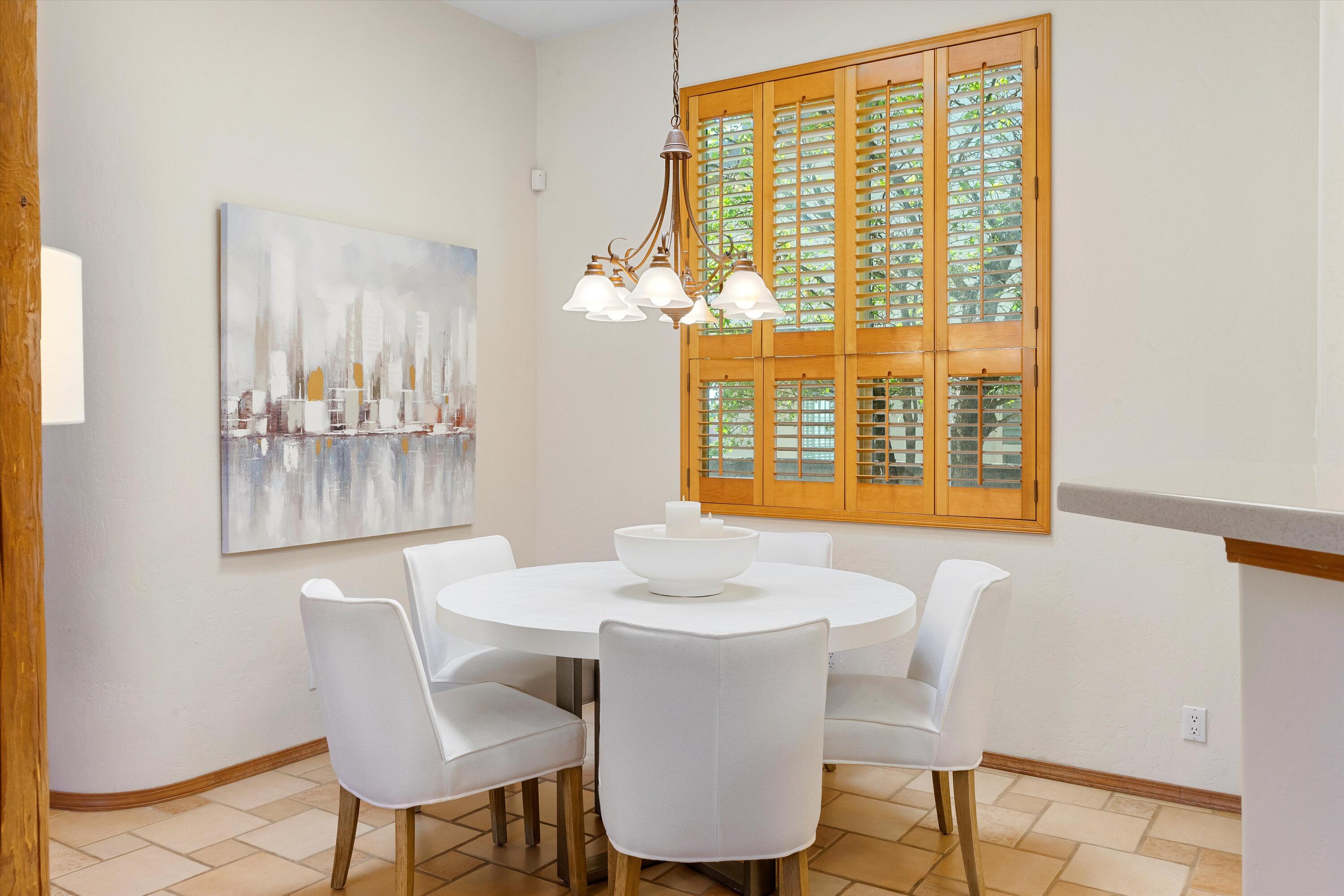 8800 Desert Finch Lane NE