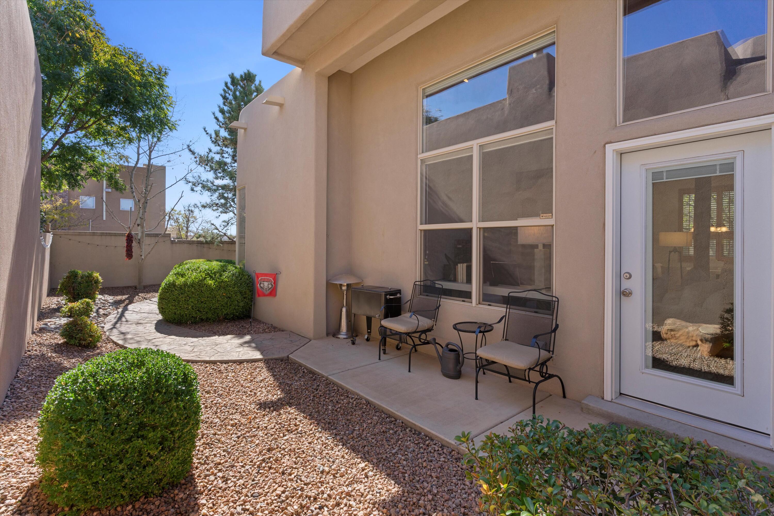 8800 Desert Finch Lane NE