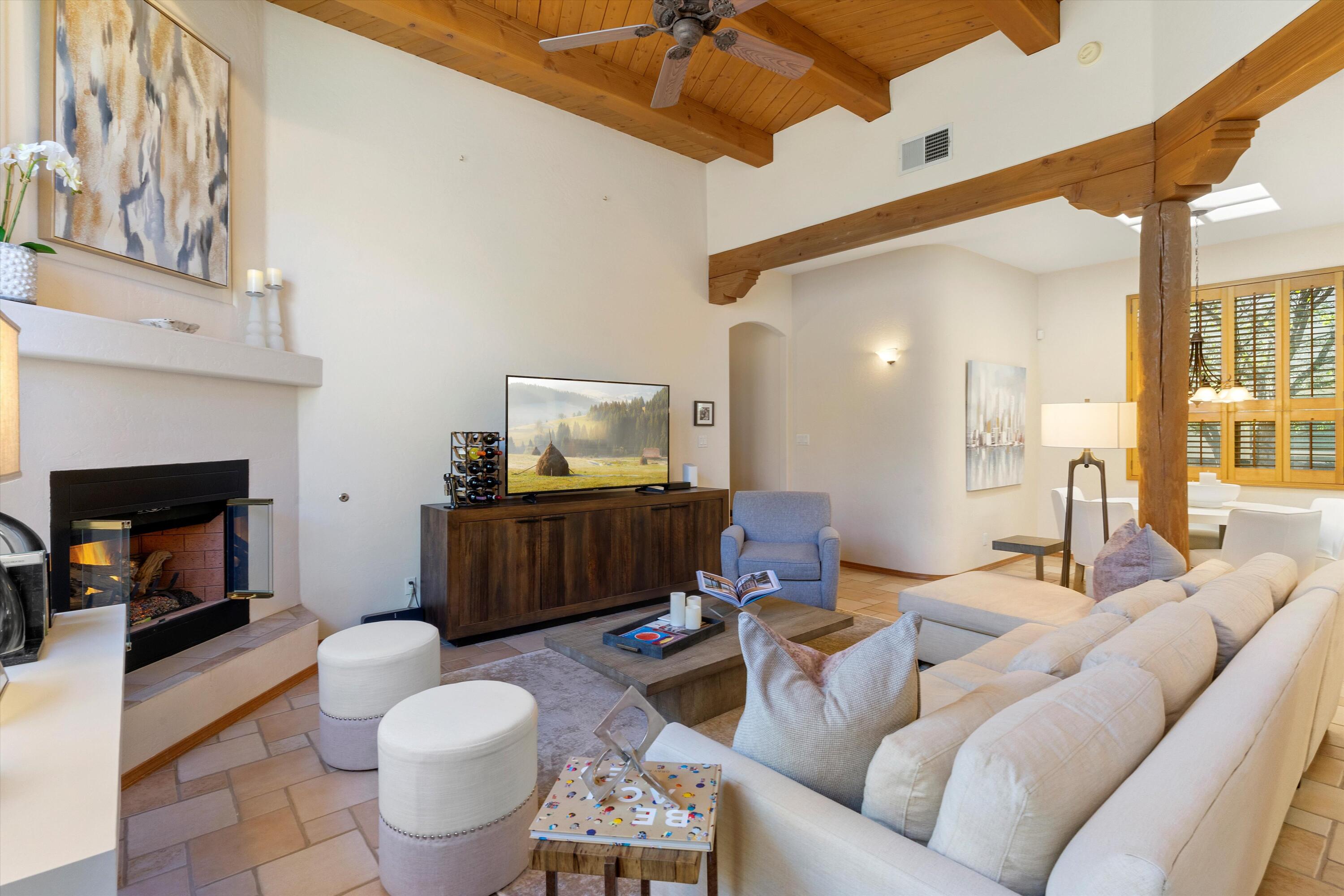 8800 Desert Finch Lane NE