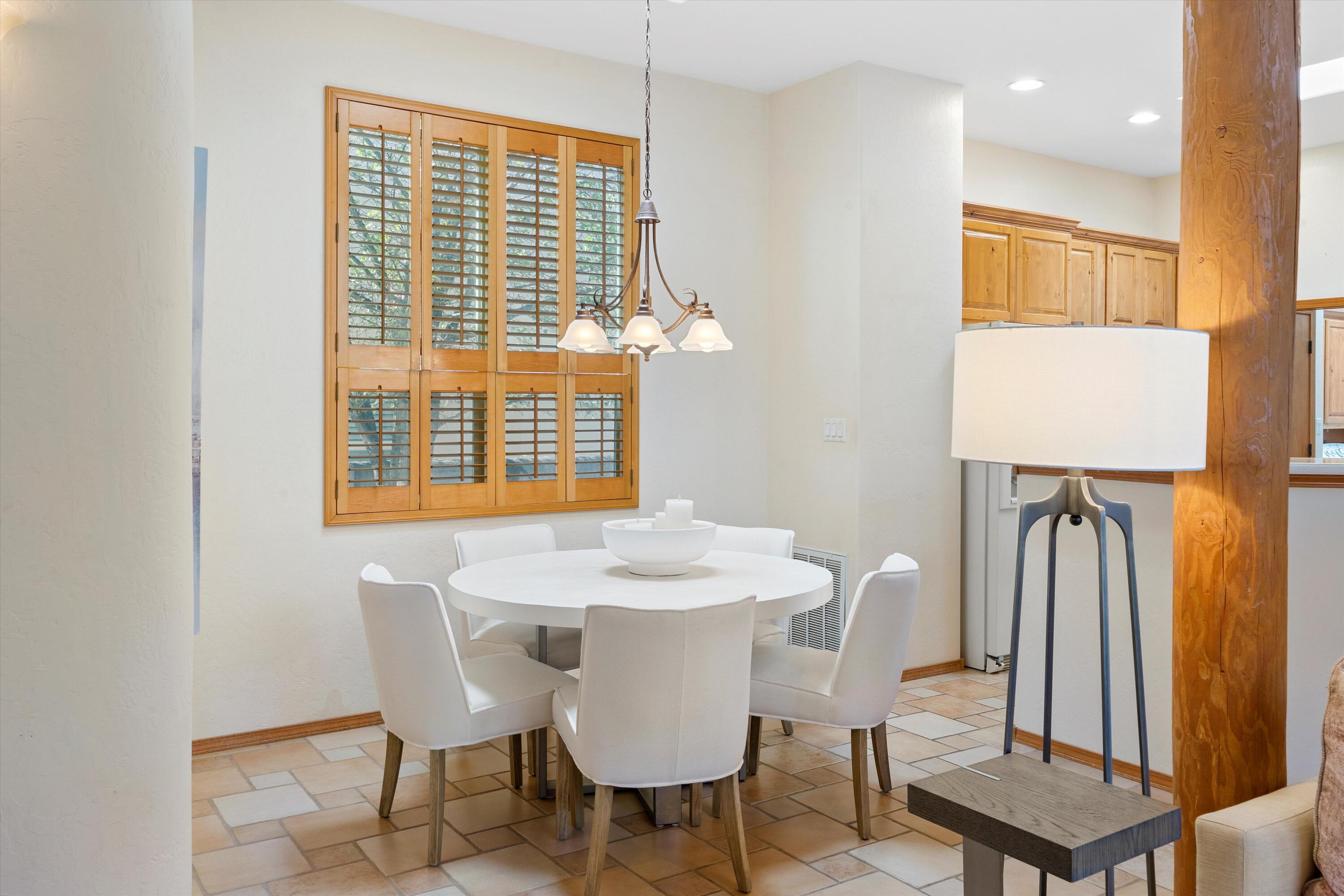 8800 Desert Finch Lane NE