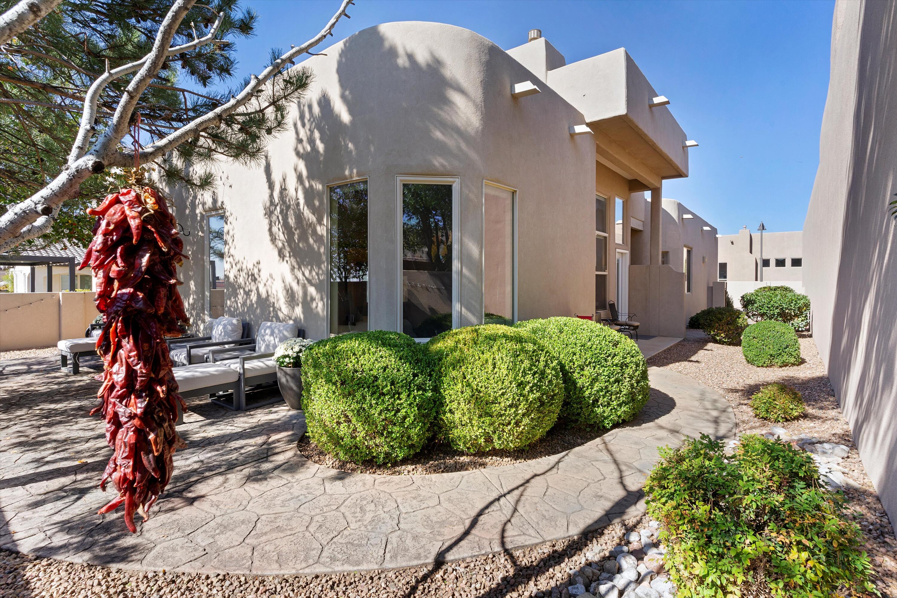 8800 Desert Finch Lane NE