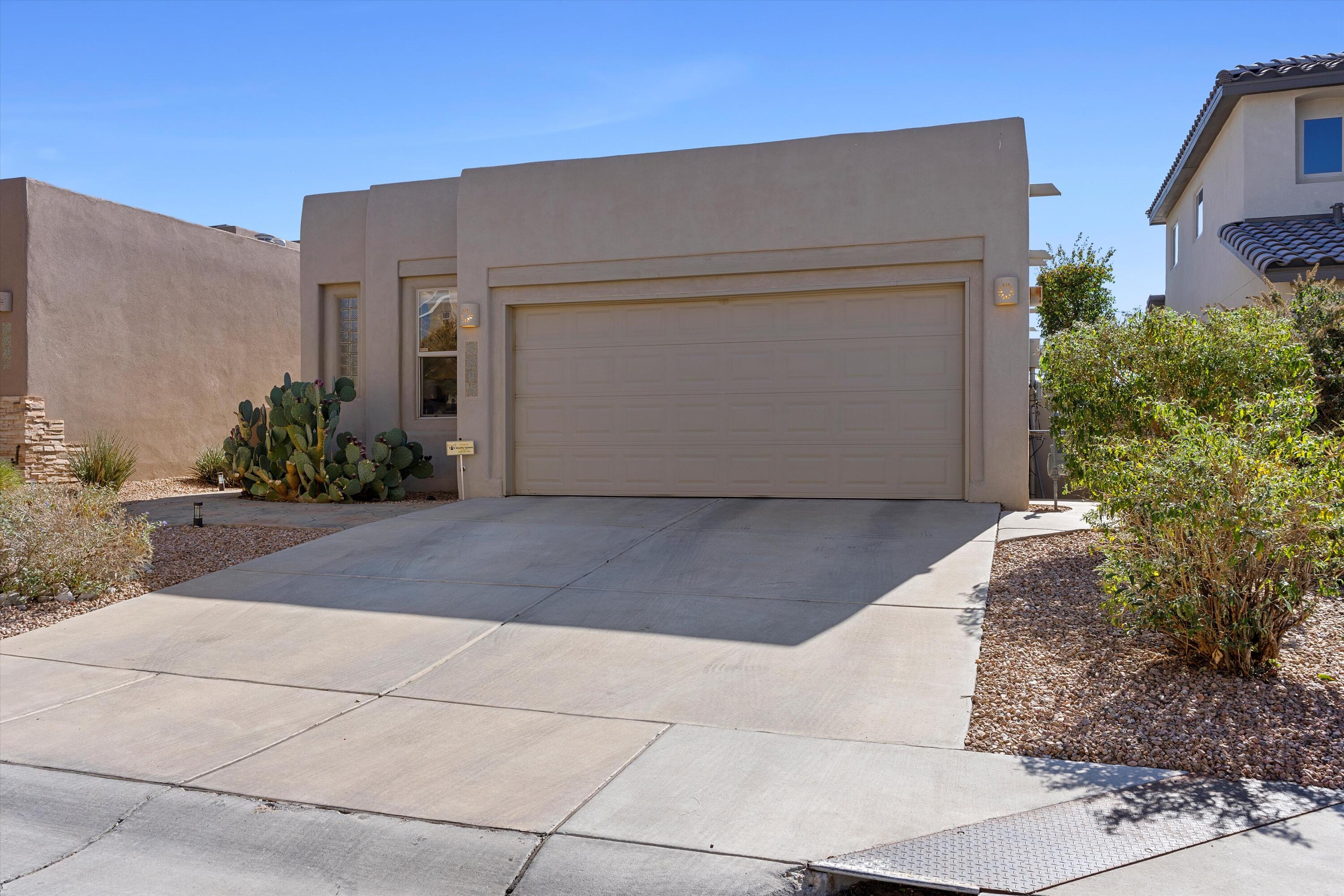 8800 Desert Finch Lane NE