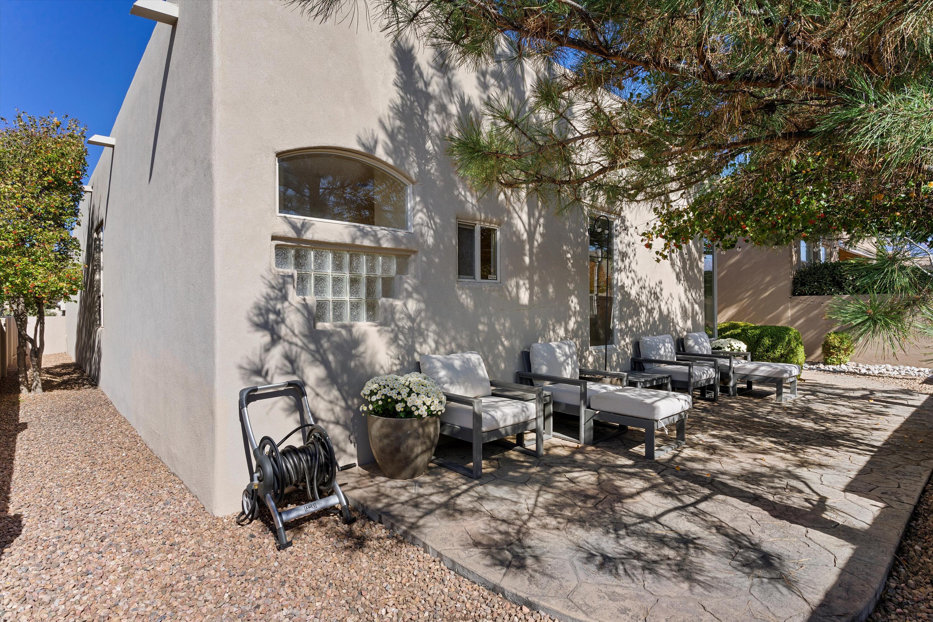 8800 Desert Finch Lane NE