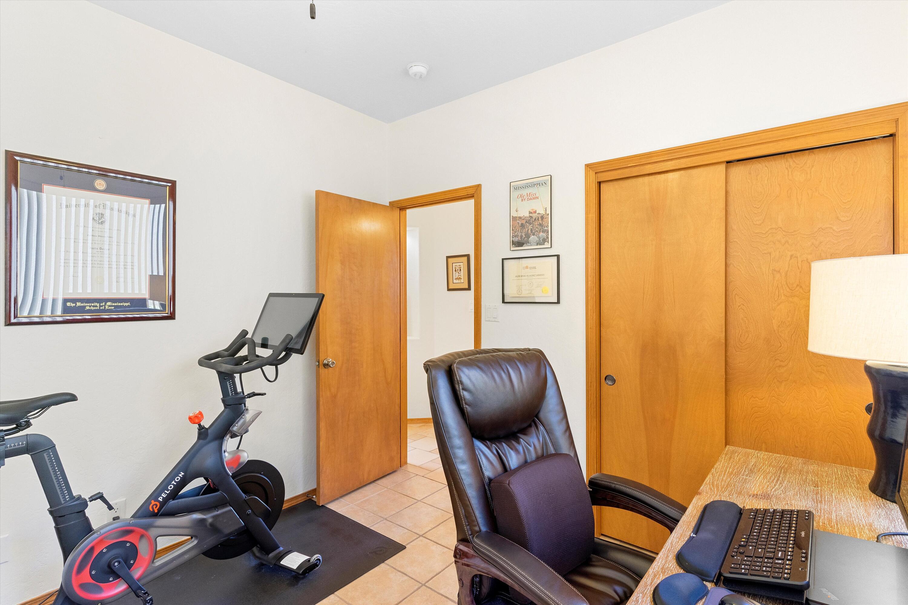 8800 Desert Finch Lane NE