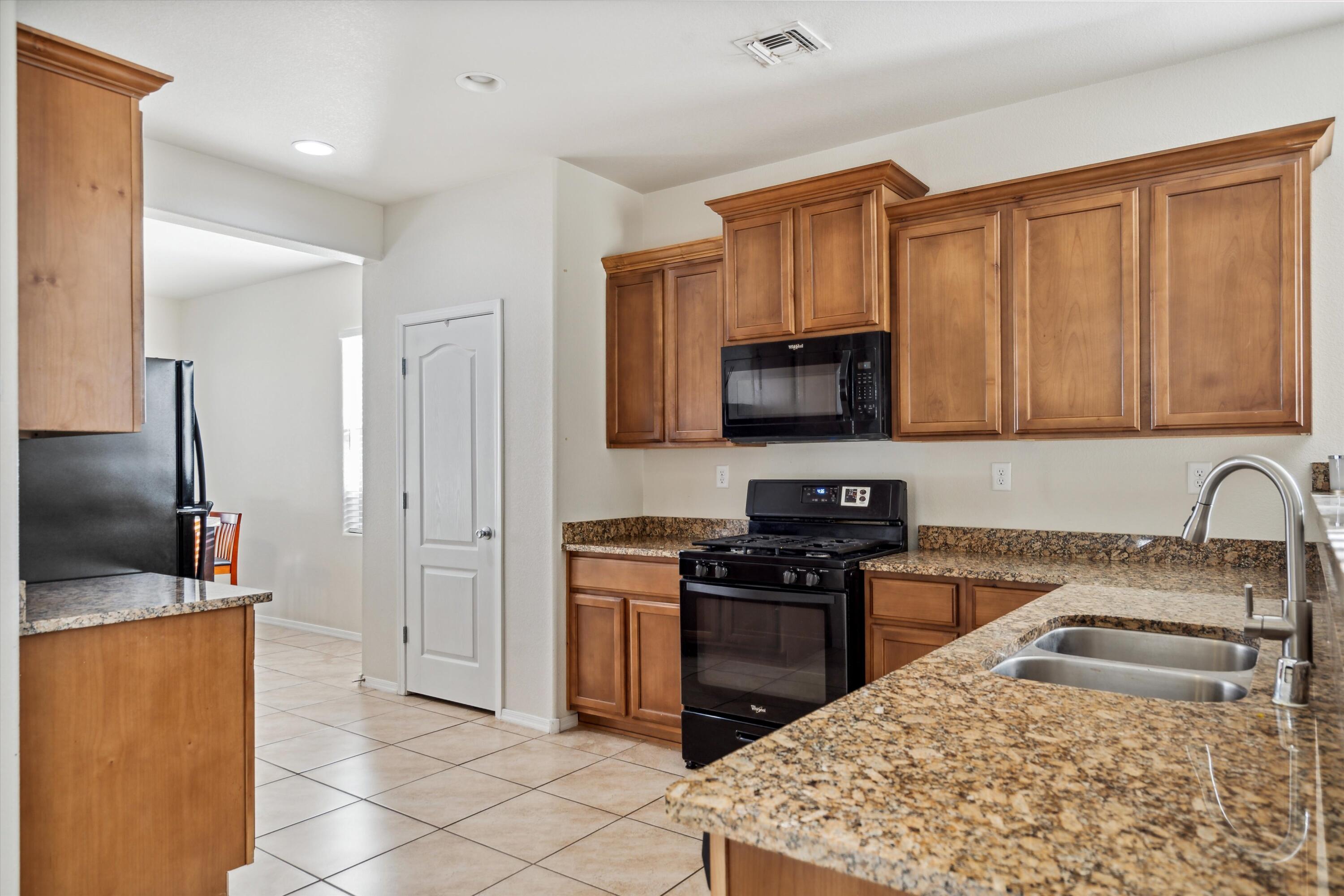 10915 Topacio Street NW