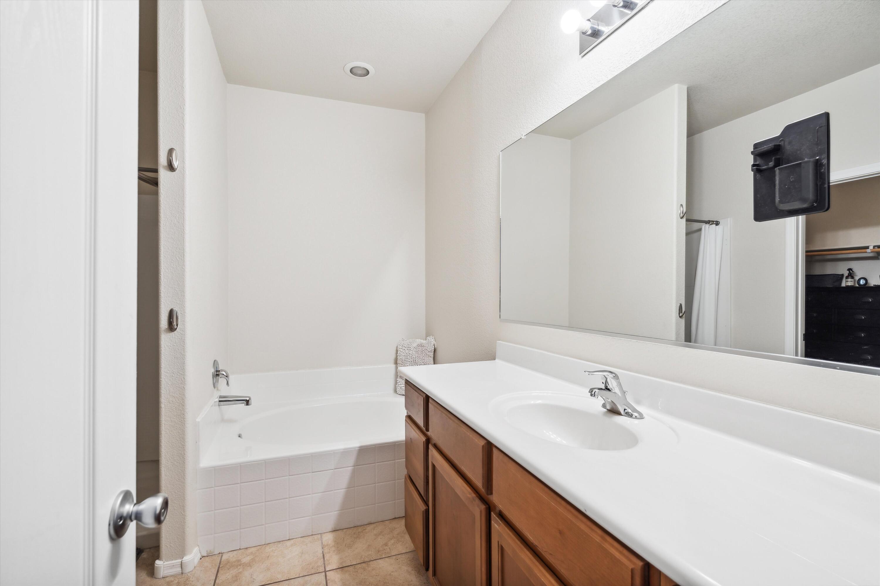 10915 Topacio Street NW