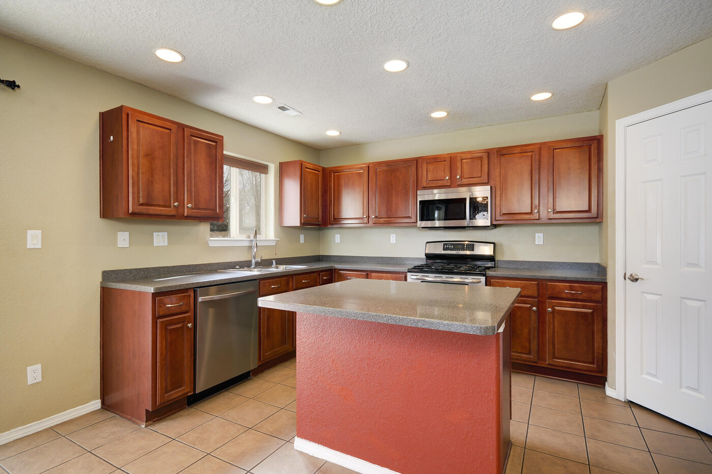 10228 Nacimiento Street NW