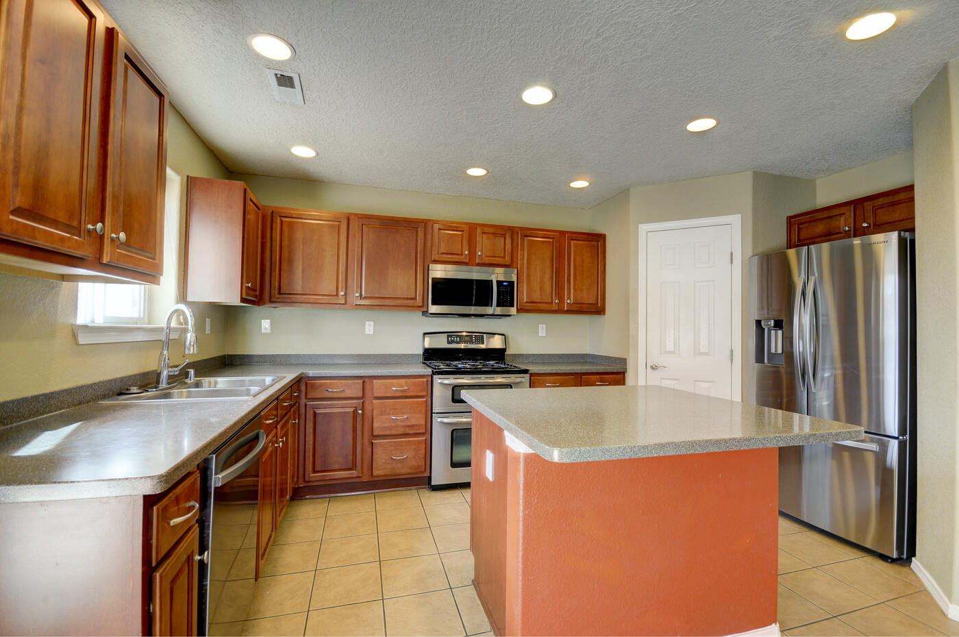 10228 Nacimiento Street NW