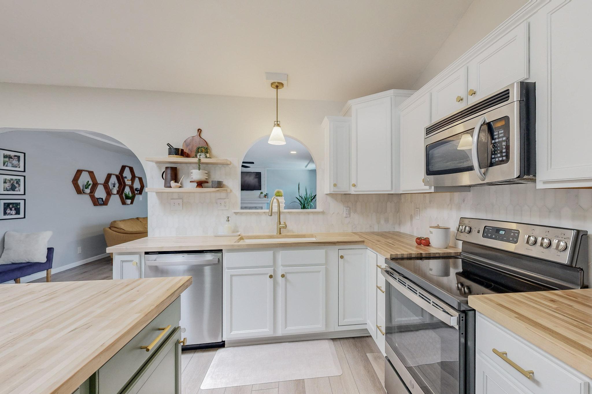 5600 Sweetwater Drive NW