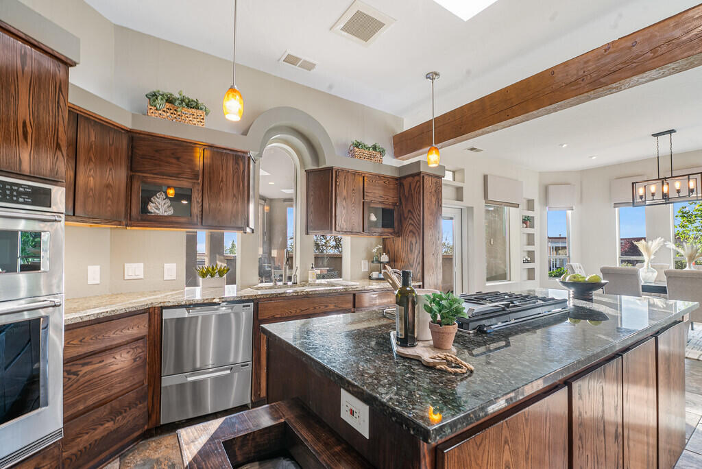 12909 Chitalpa Place NE