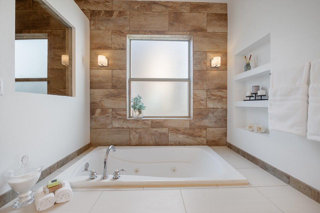 12909 Chitalpa Place NE