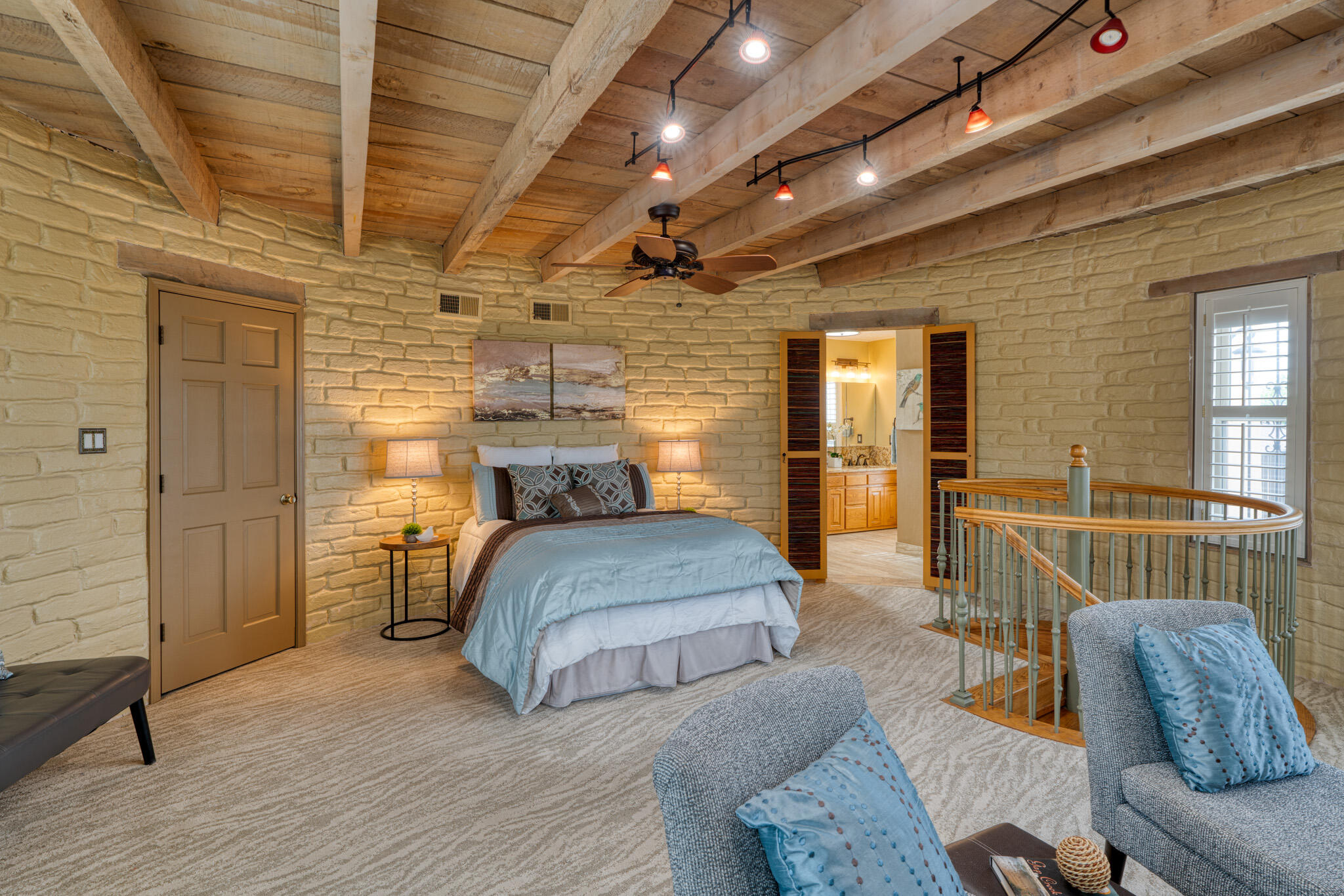 709 PARKSIDE Drive NE