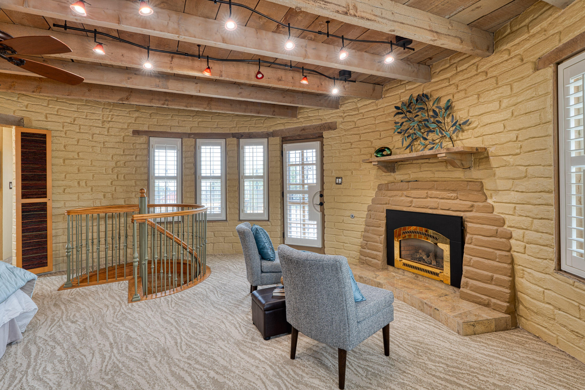 709 PARKSIDE Drive NE