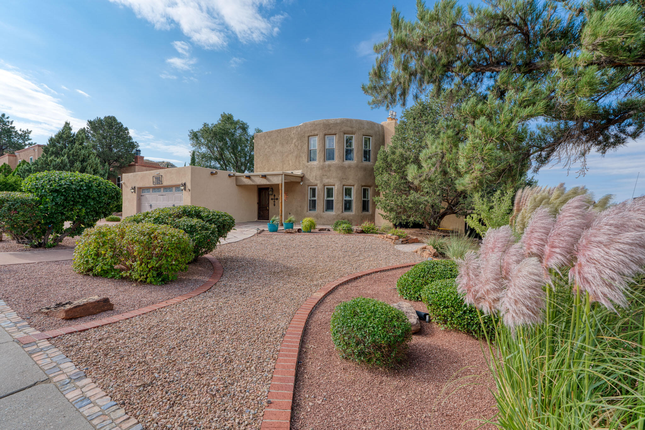 709 PARKSIDE Drive NE