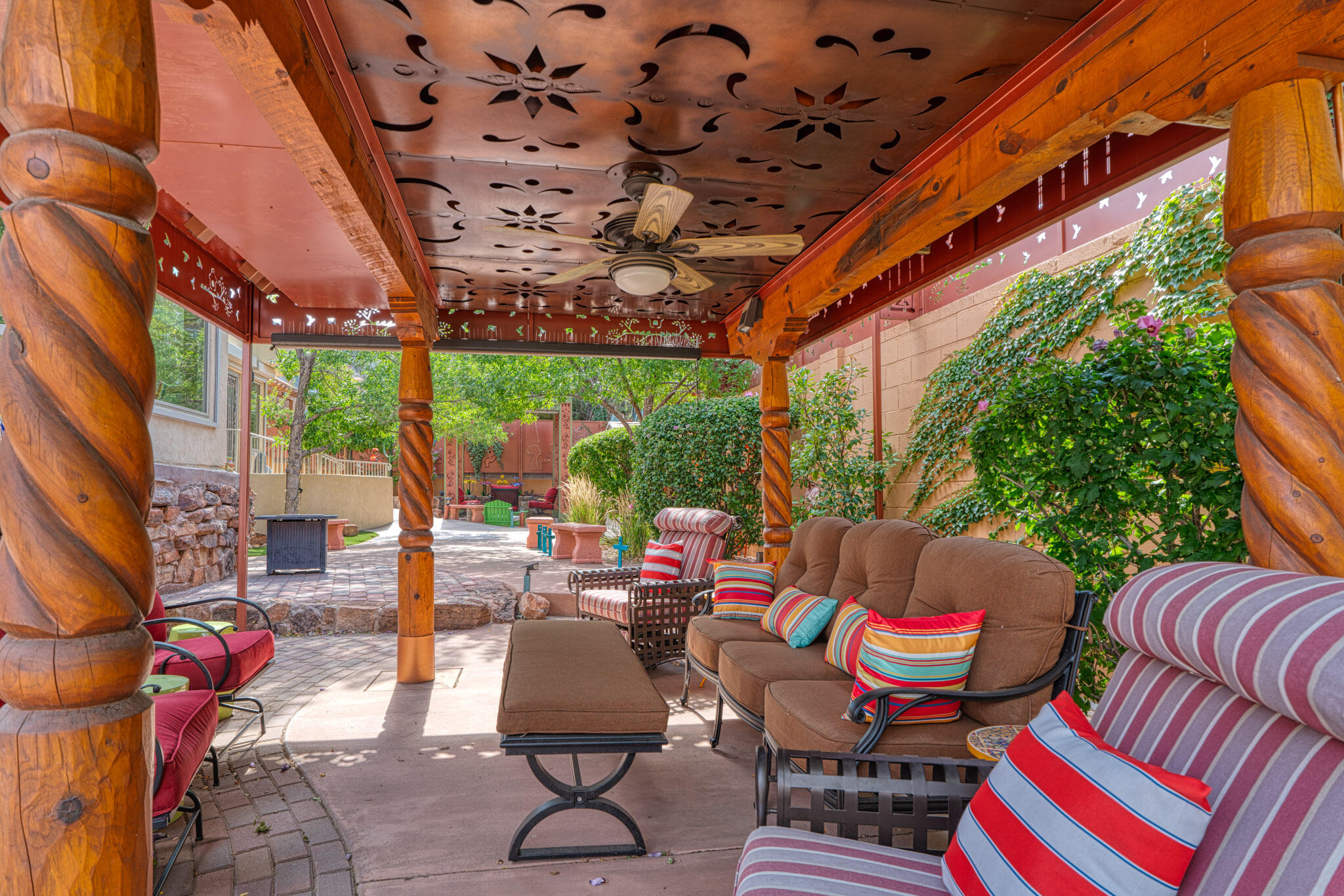 709 PARKSIDE Drive NE