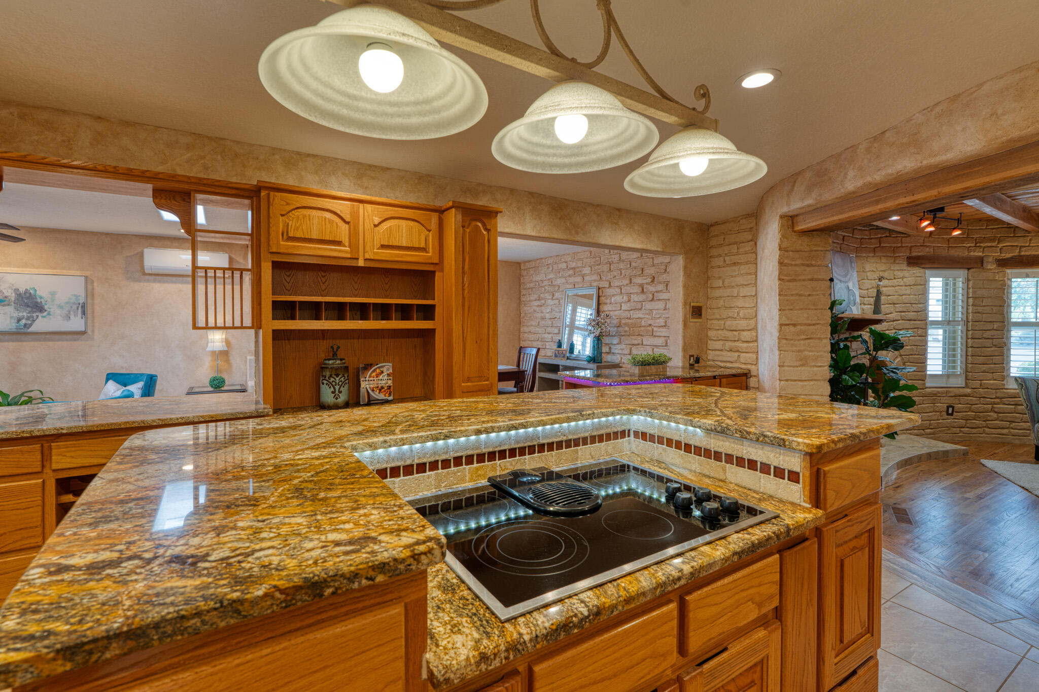 709 PARKSIDE Drive NE