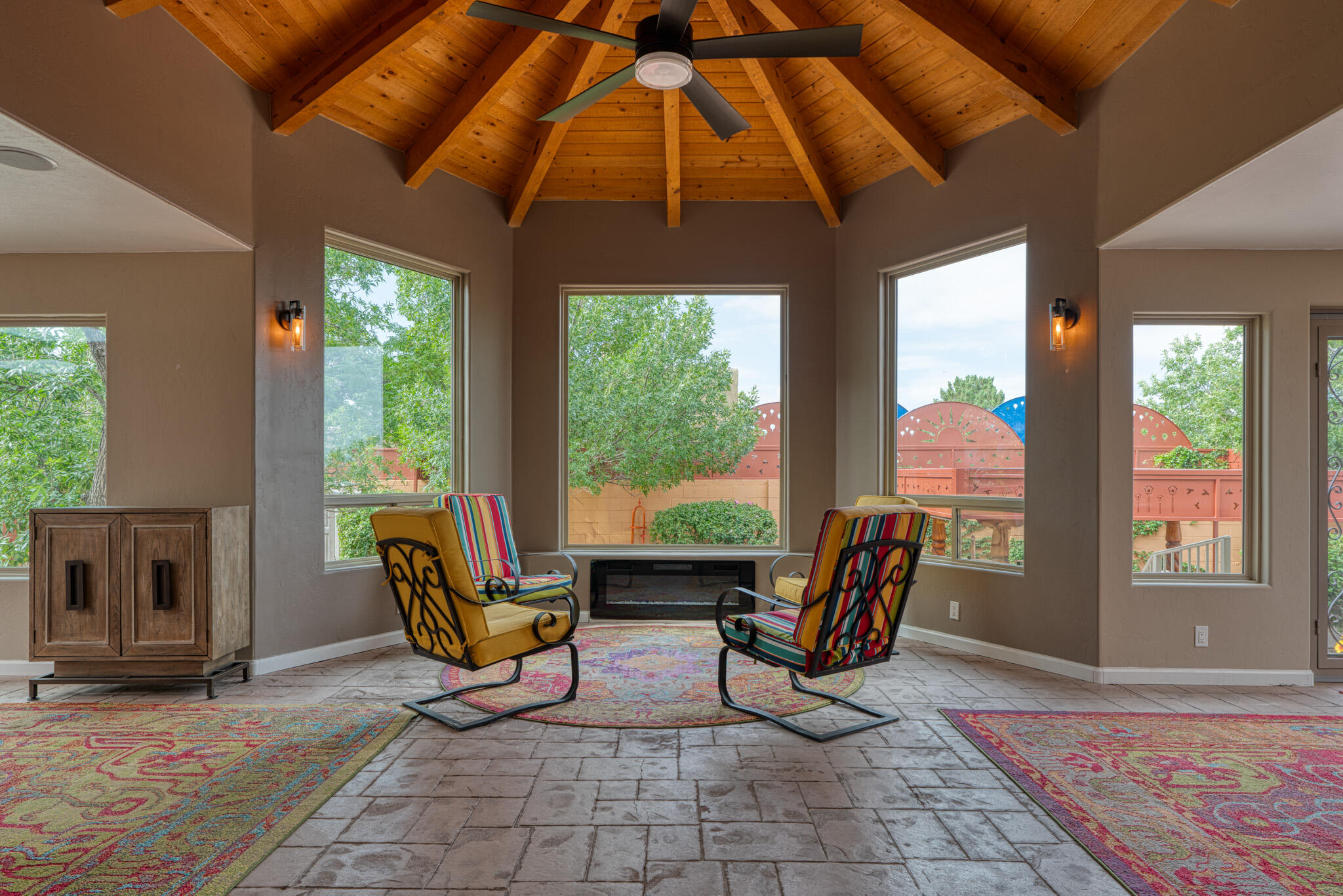 709 PARKSIDE Drive NE