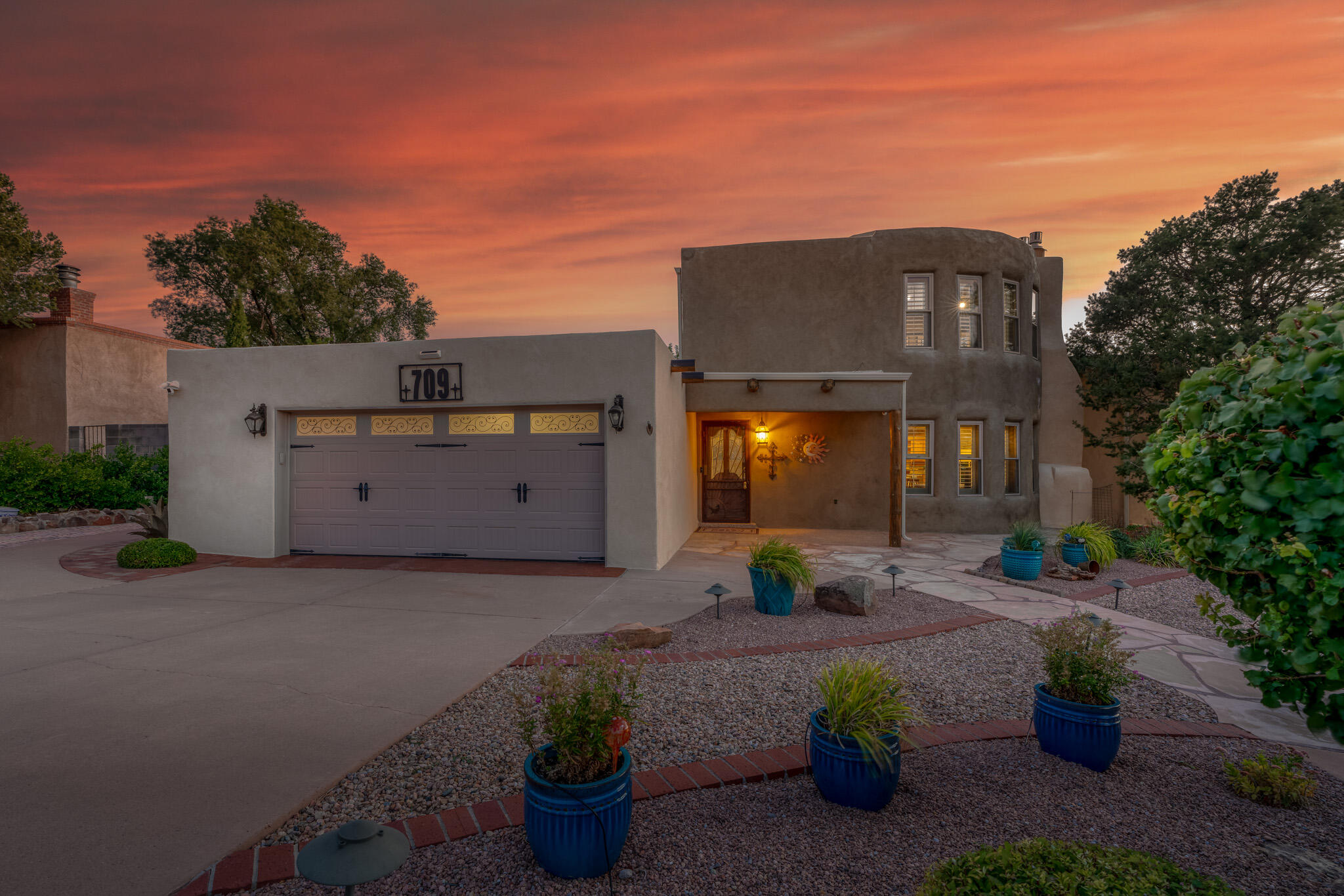 709 PARKSIDE Drive NE