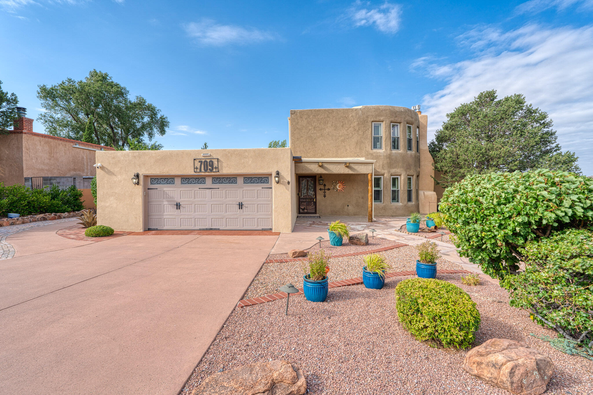 709 PARKSIDE Drive NE