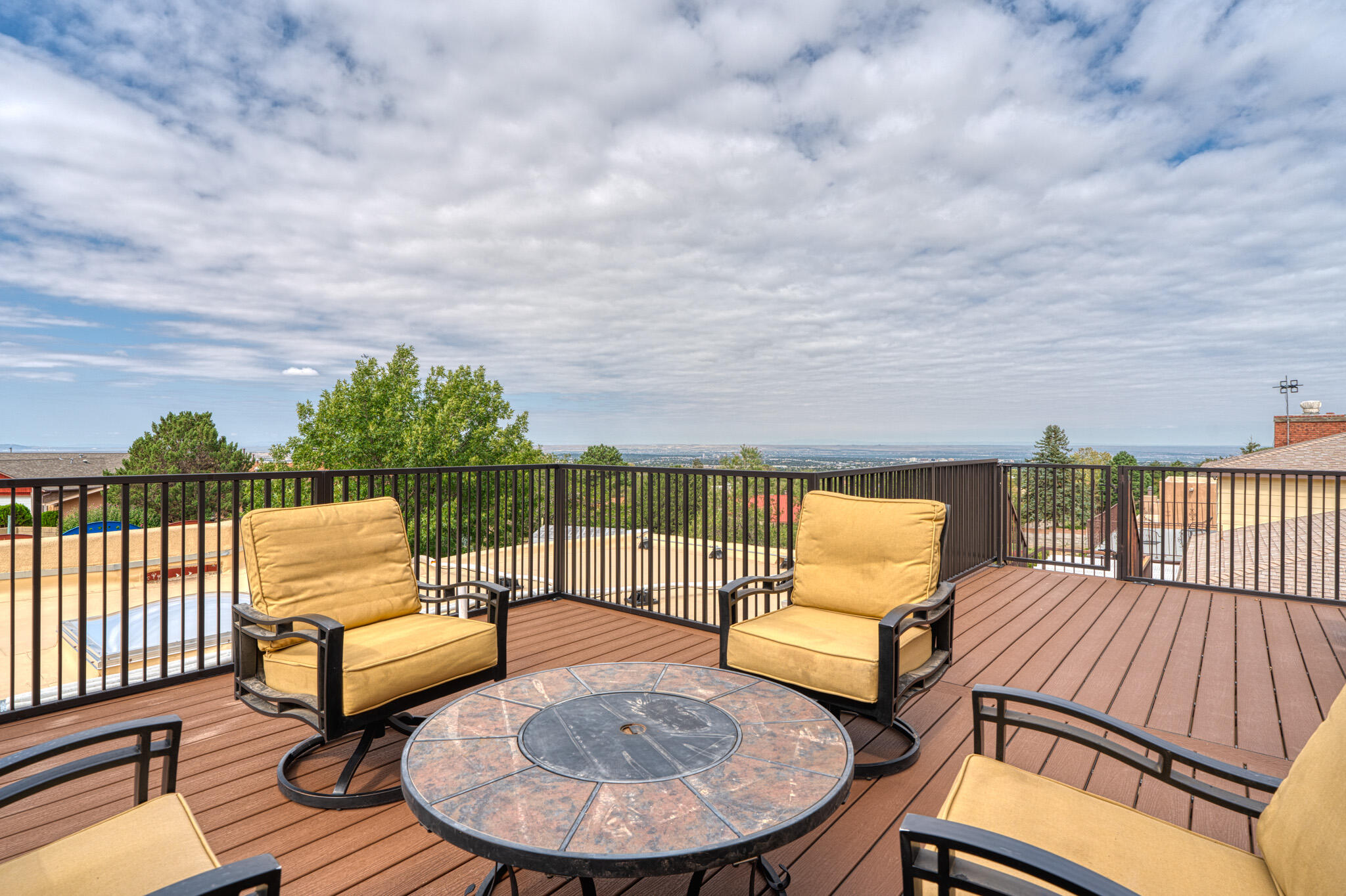 709 PARKSIDE Drive NE