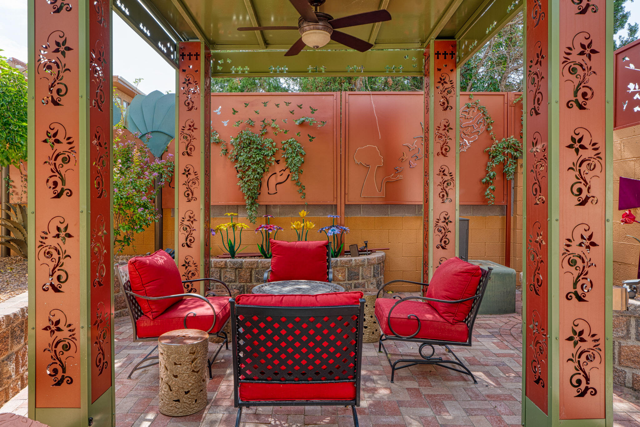 709 PARKSIDE Drive NE