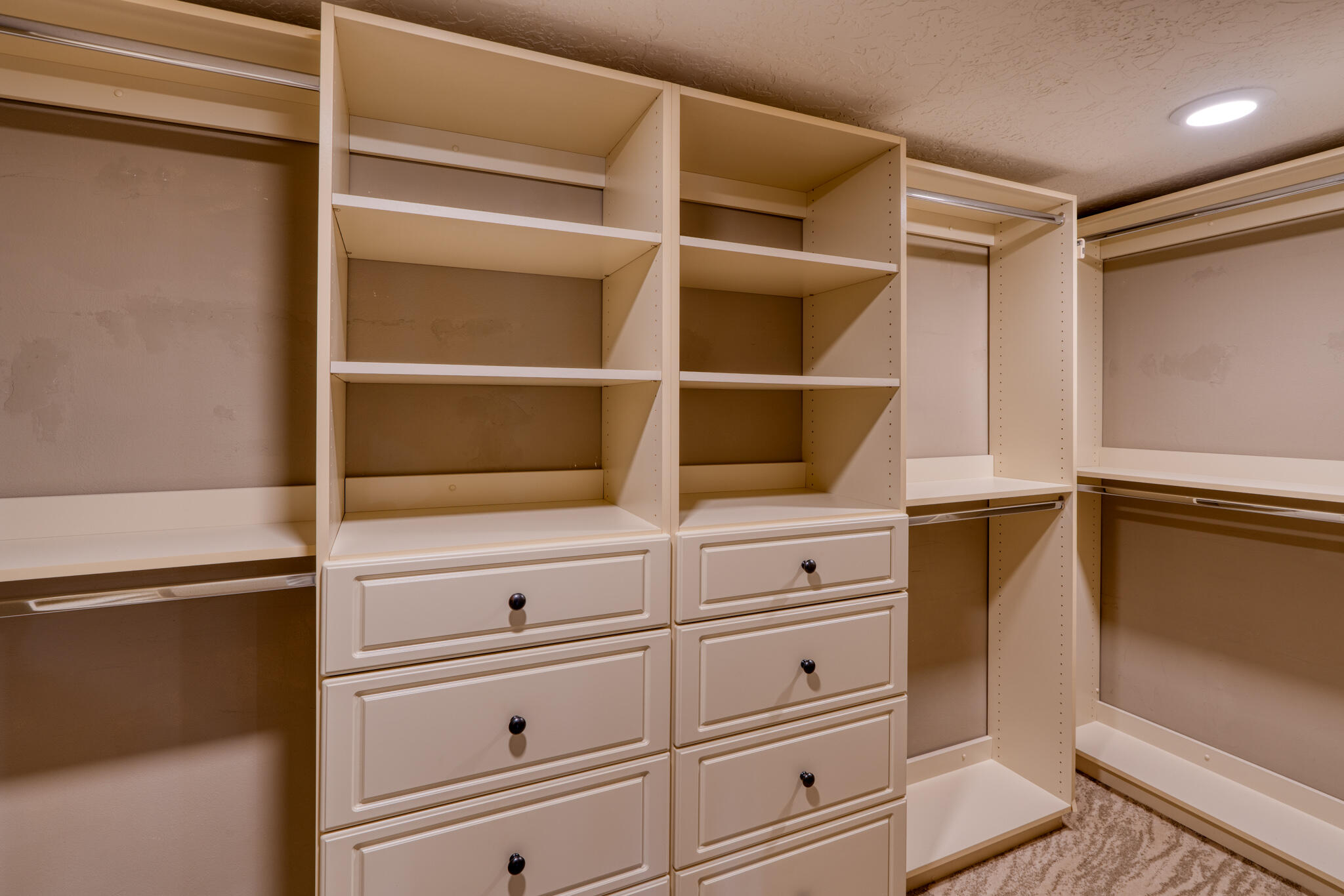 709 PARKSIDE Drive NE