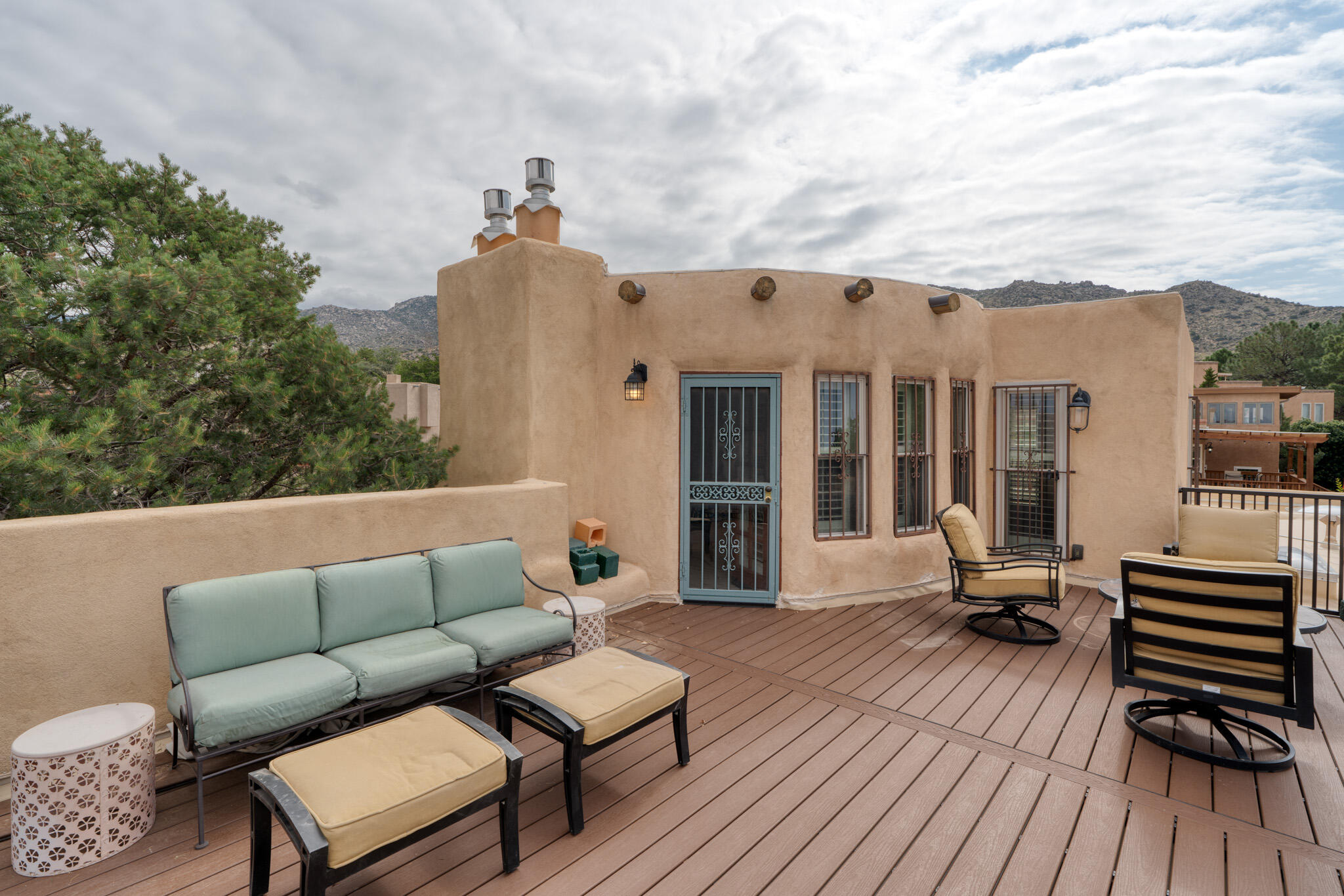 709 PARKSIDE Drive NE