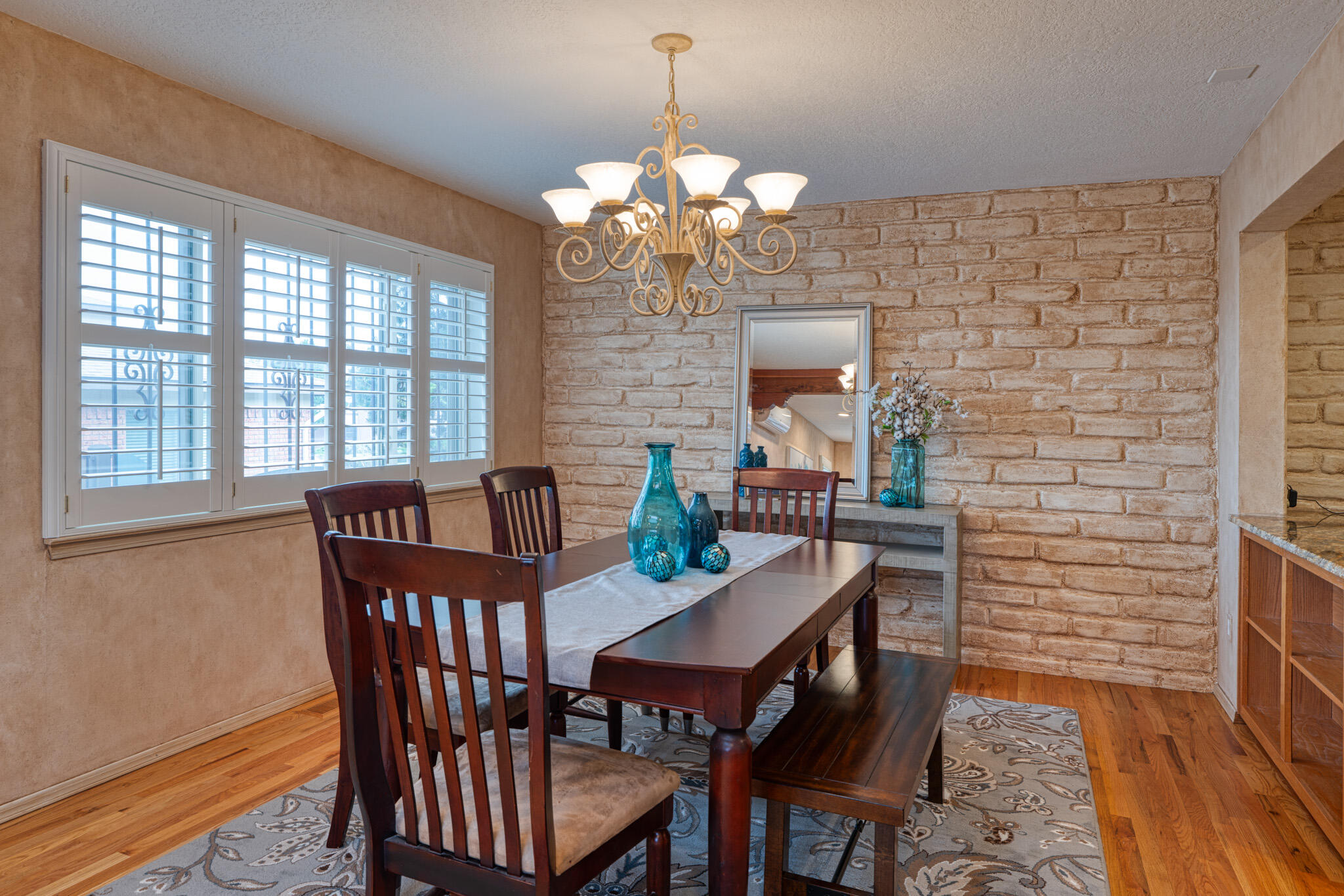 709 PARKSIDE Drive NE