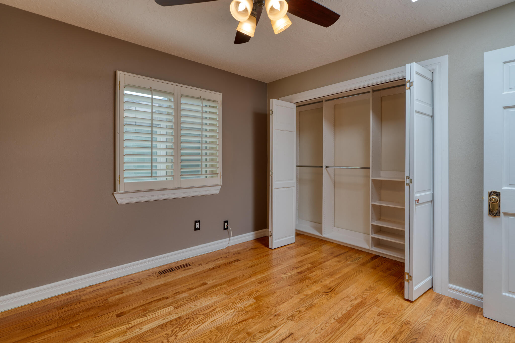 709 PARKSIDE Drive NE