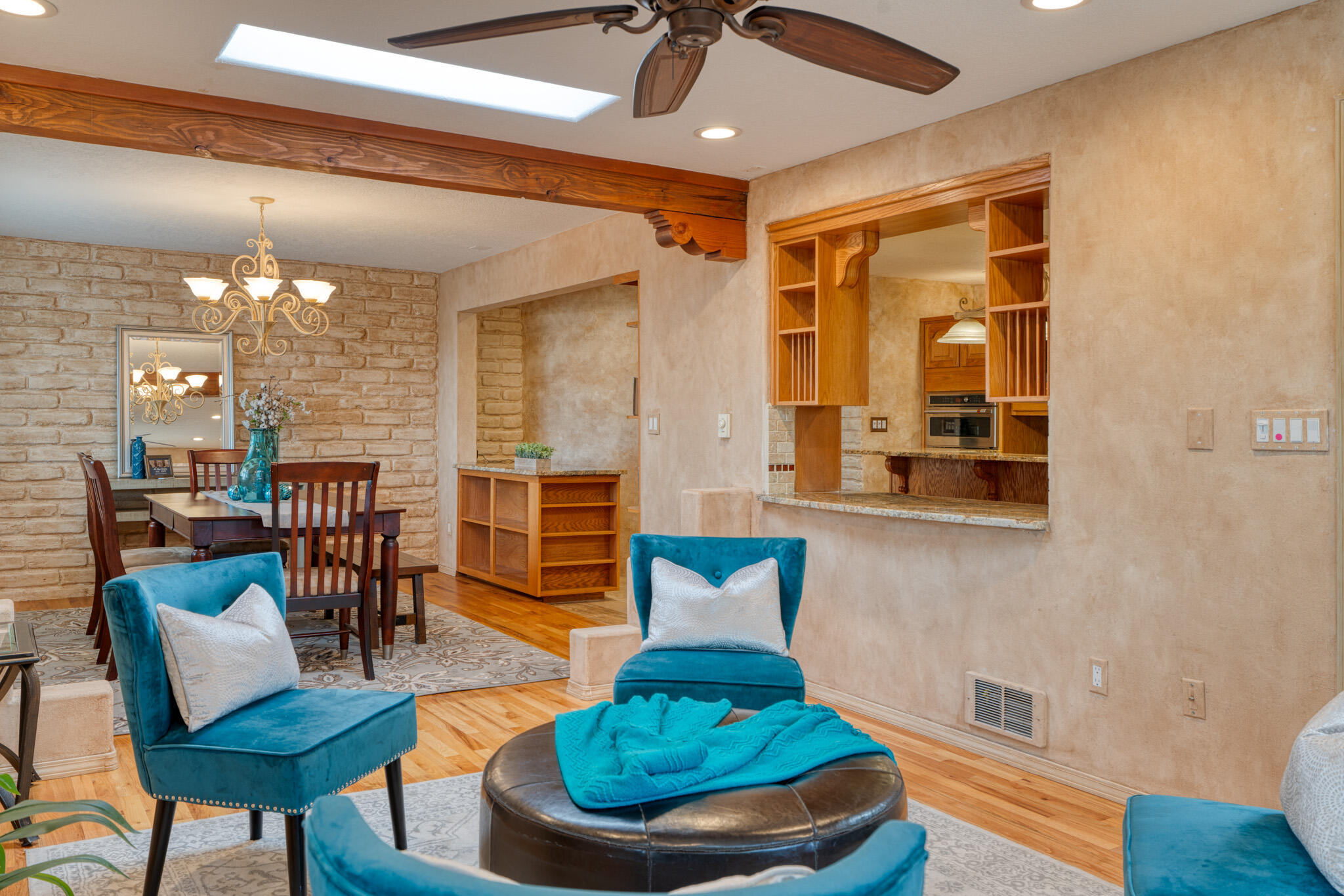 709 PARKSIDE Drive NE