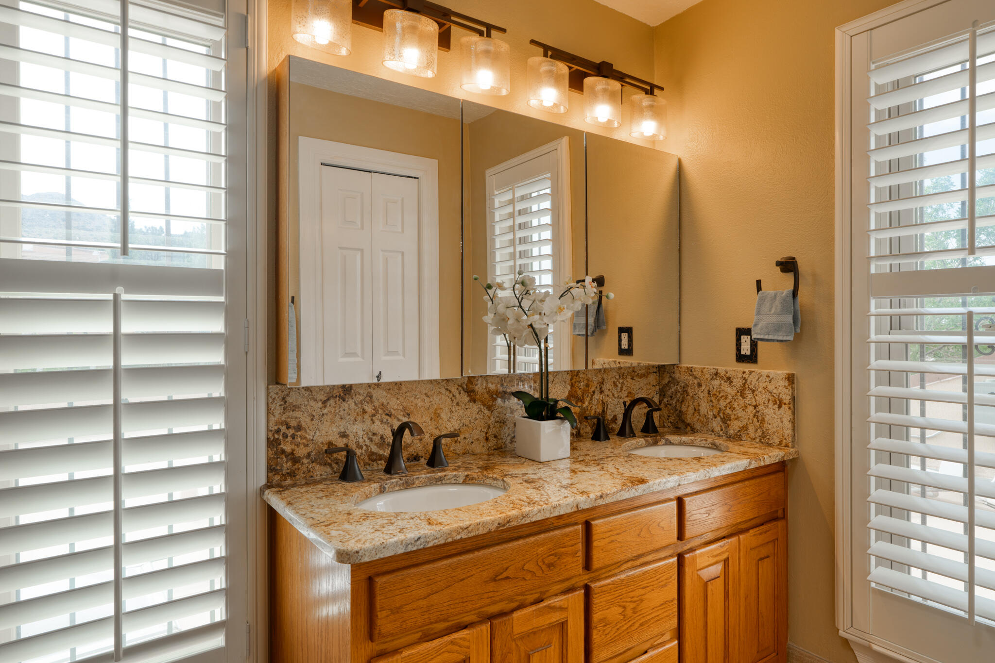 709 PARKSIDE Drive NE