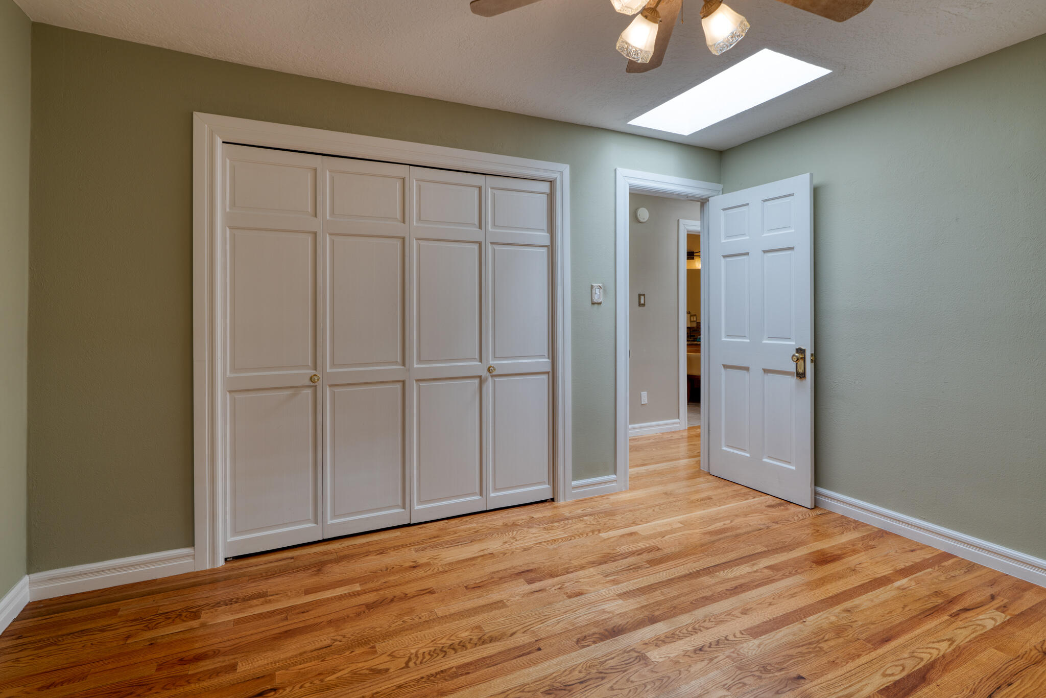 709 PARKSIDE Drive NE