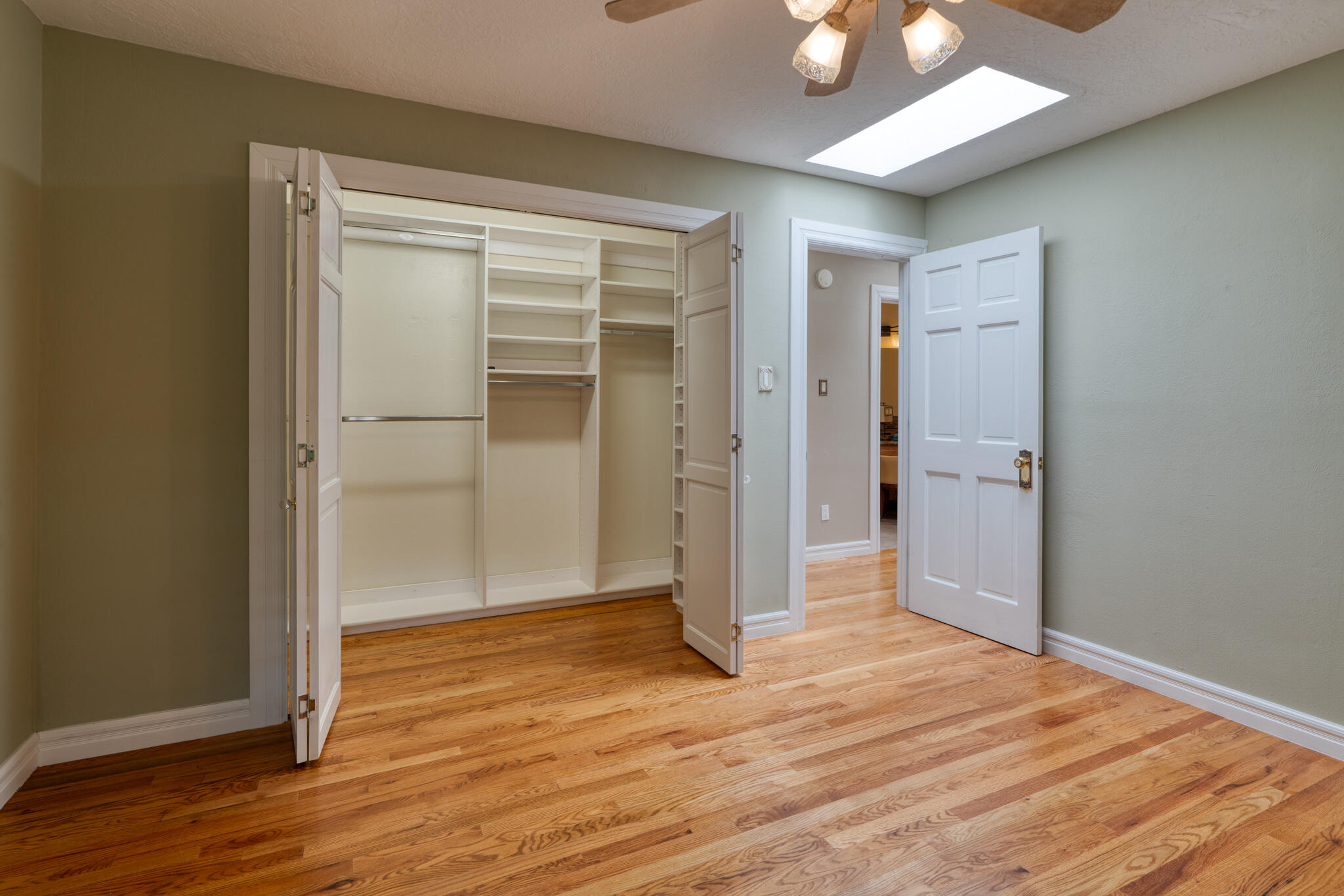 709 PARKSIDE Drive NE