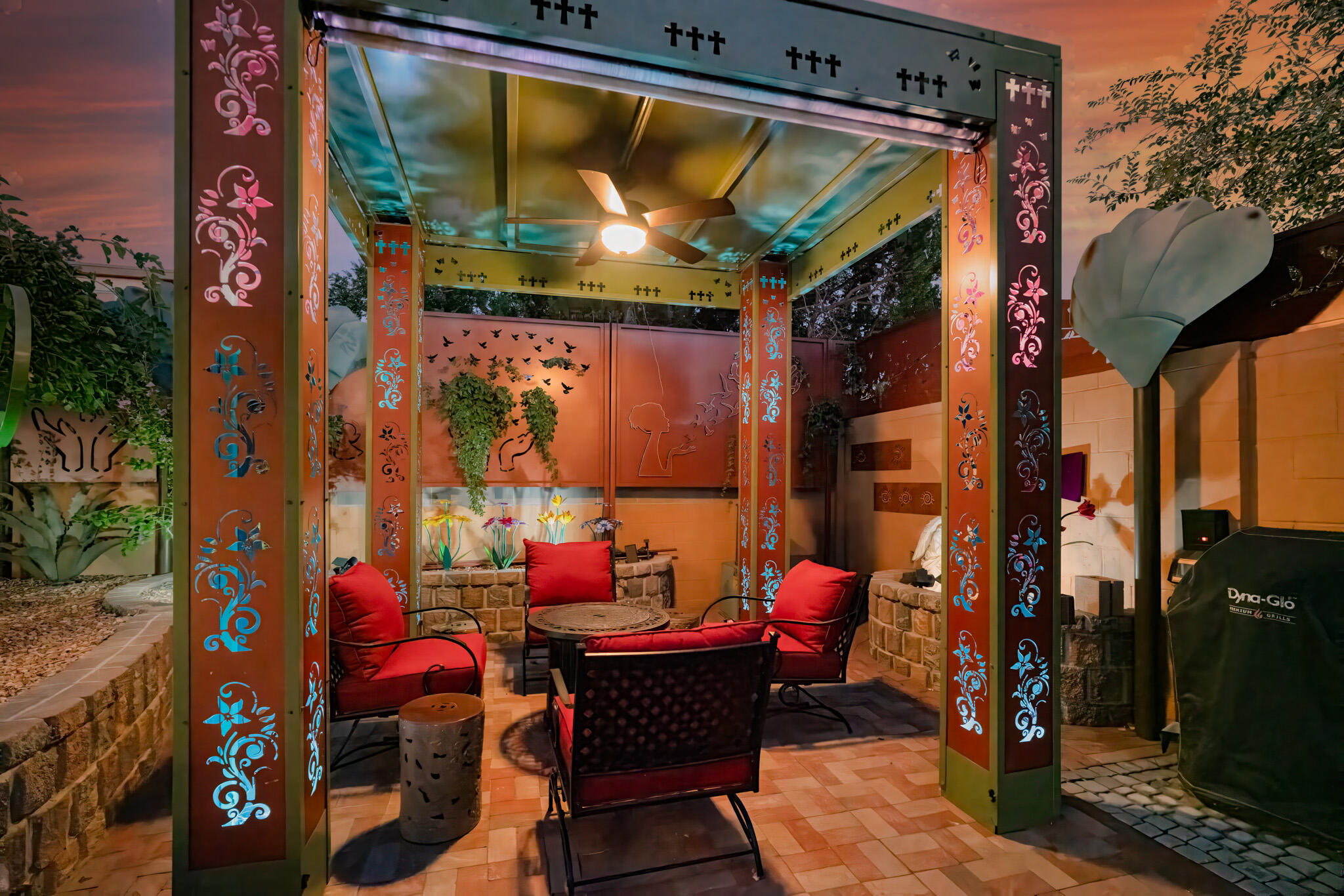 709 PARKSIDE Drive NE