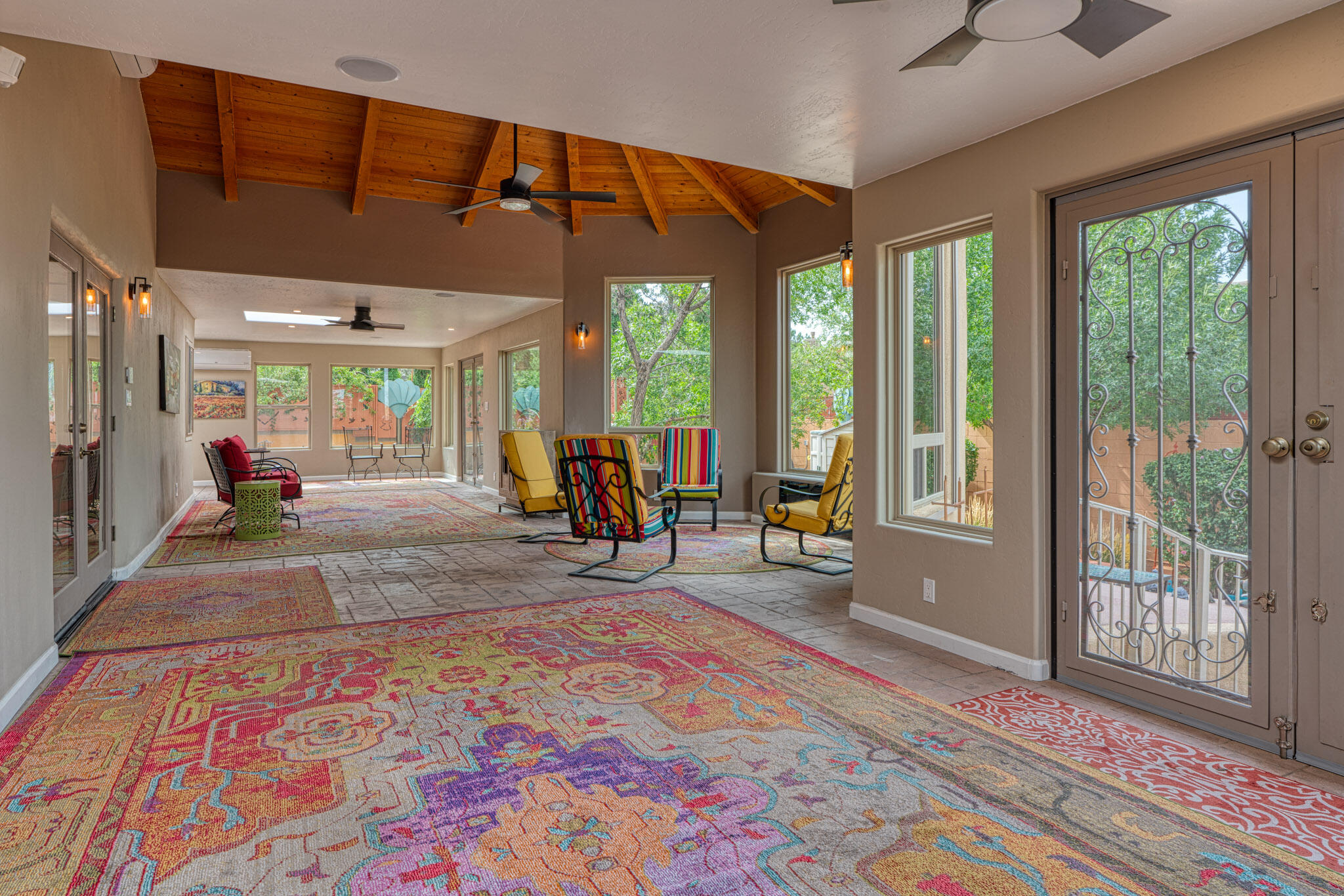 709 PARKSIDE Drive NE