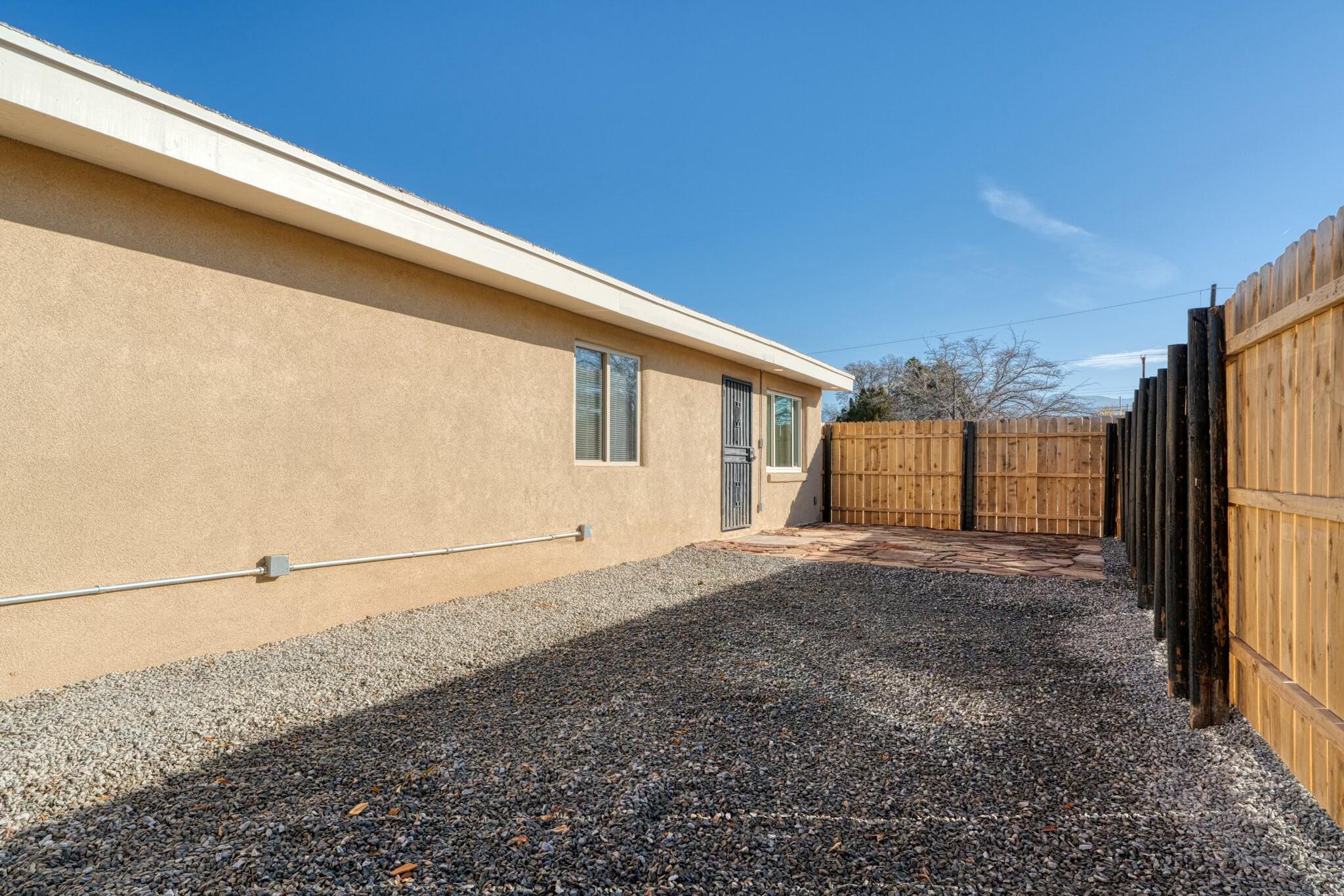 3201 MONTCLAIRE Drive NE