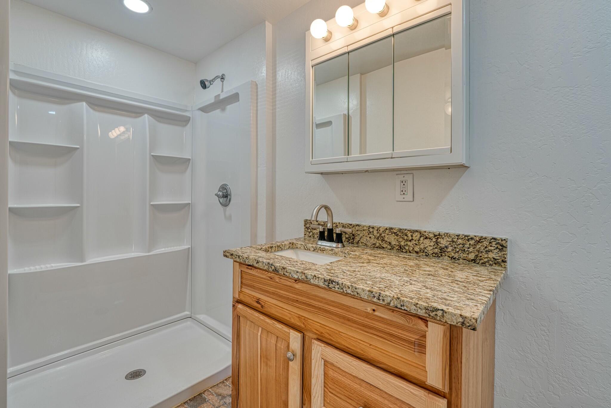 3201 MONTCLAIRE Drive NE